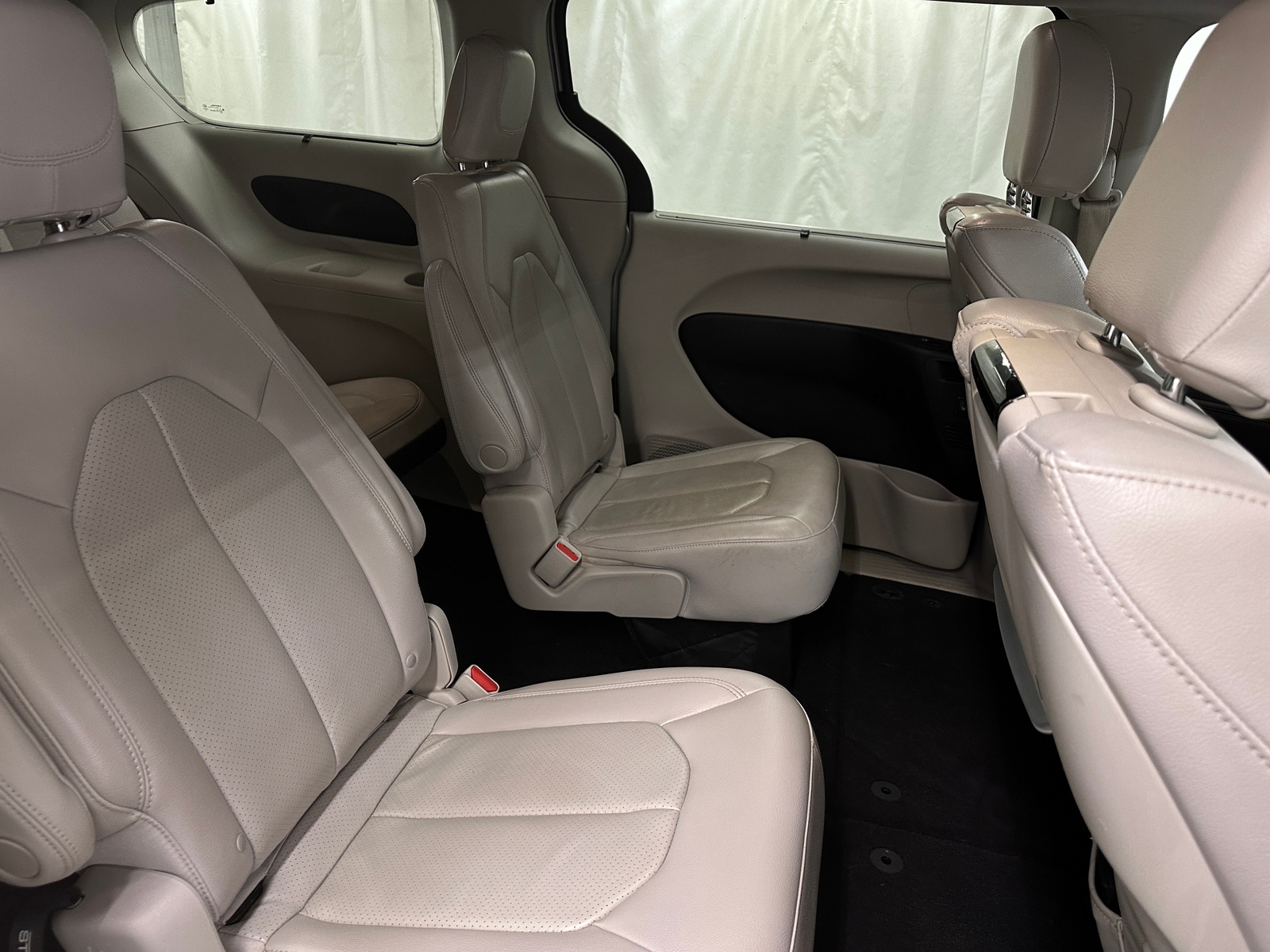 Thumbnail: 2018 Chrysler Pacifica - 5