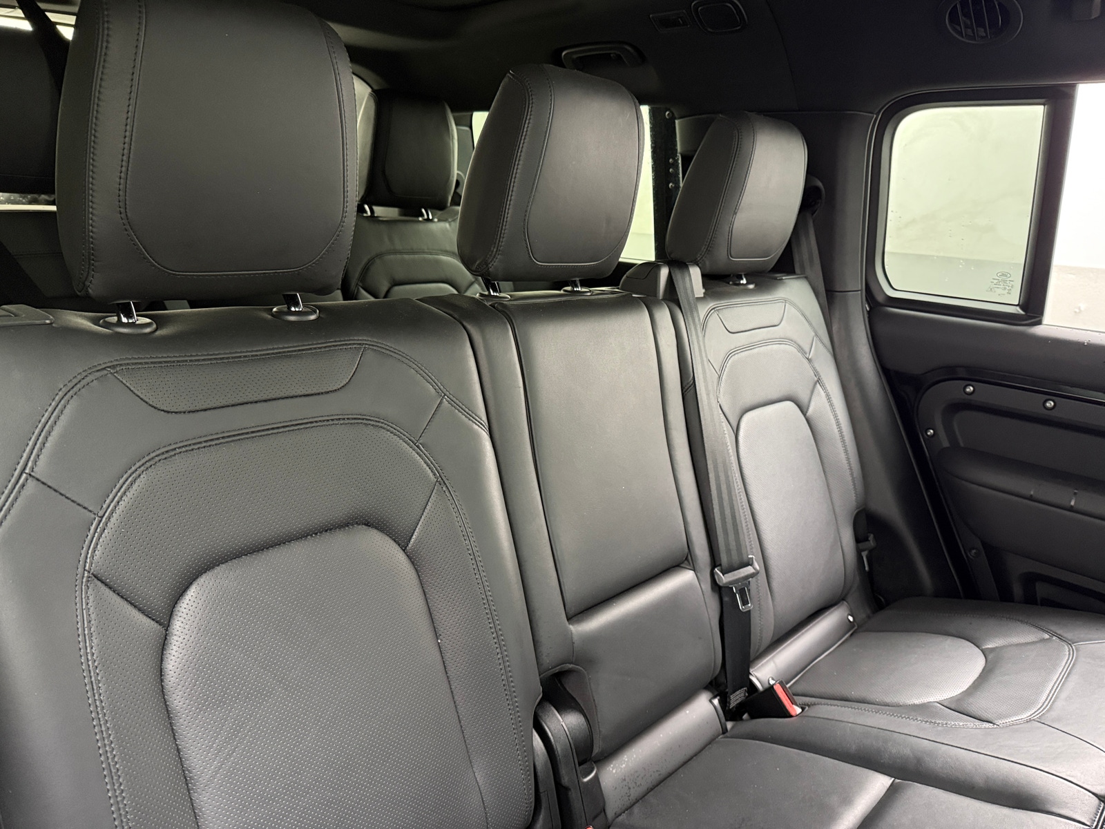 Thumbnail: 2023 Land Rover Defender - 5