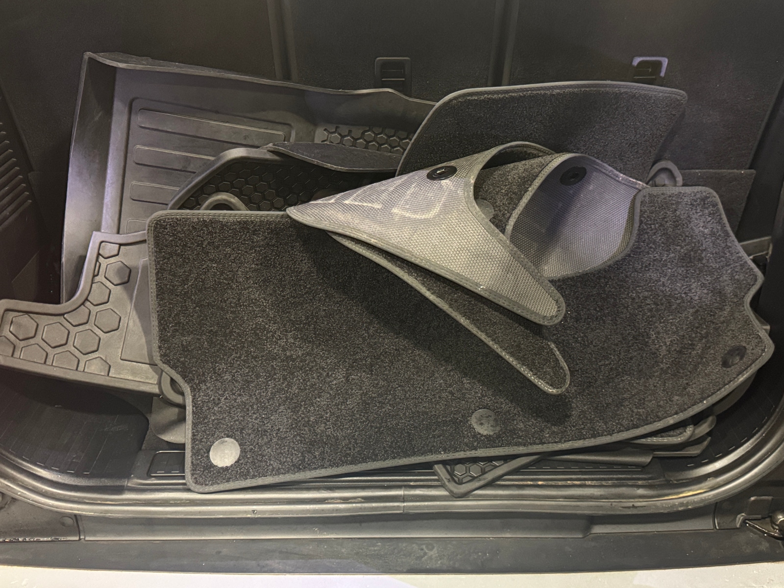 Thumbnail: 2023 Land Rover Defender - 6