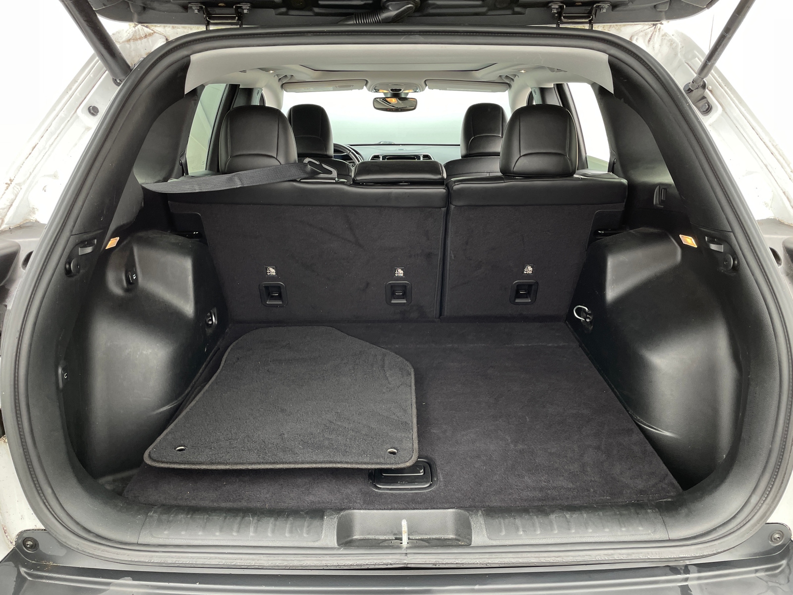 Thumbnail: 2019 Jeep Cherokee - 6