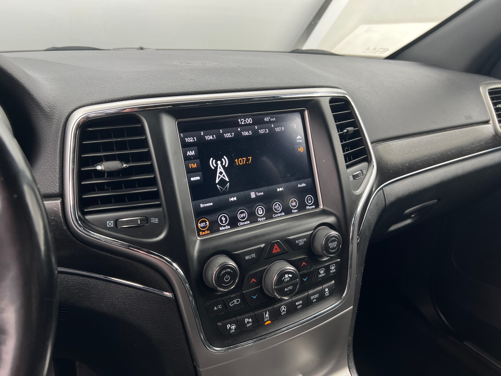 Thumbnail: 2018 Jeep Grand Cherokee - 3