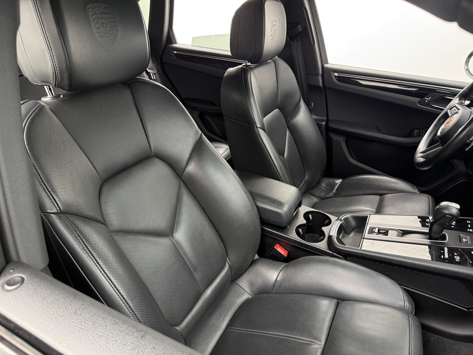 Thumbnail: 2022 Porsche Macan - 2