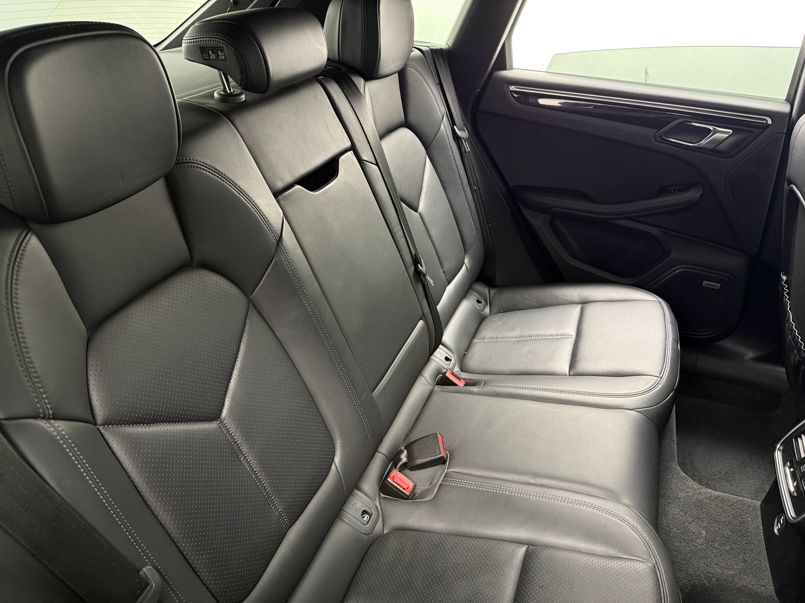 Thumbnail: 2022 Porsche Macan - 6