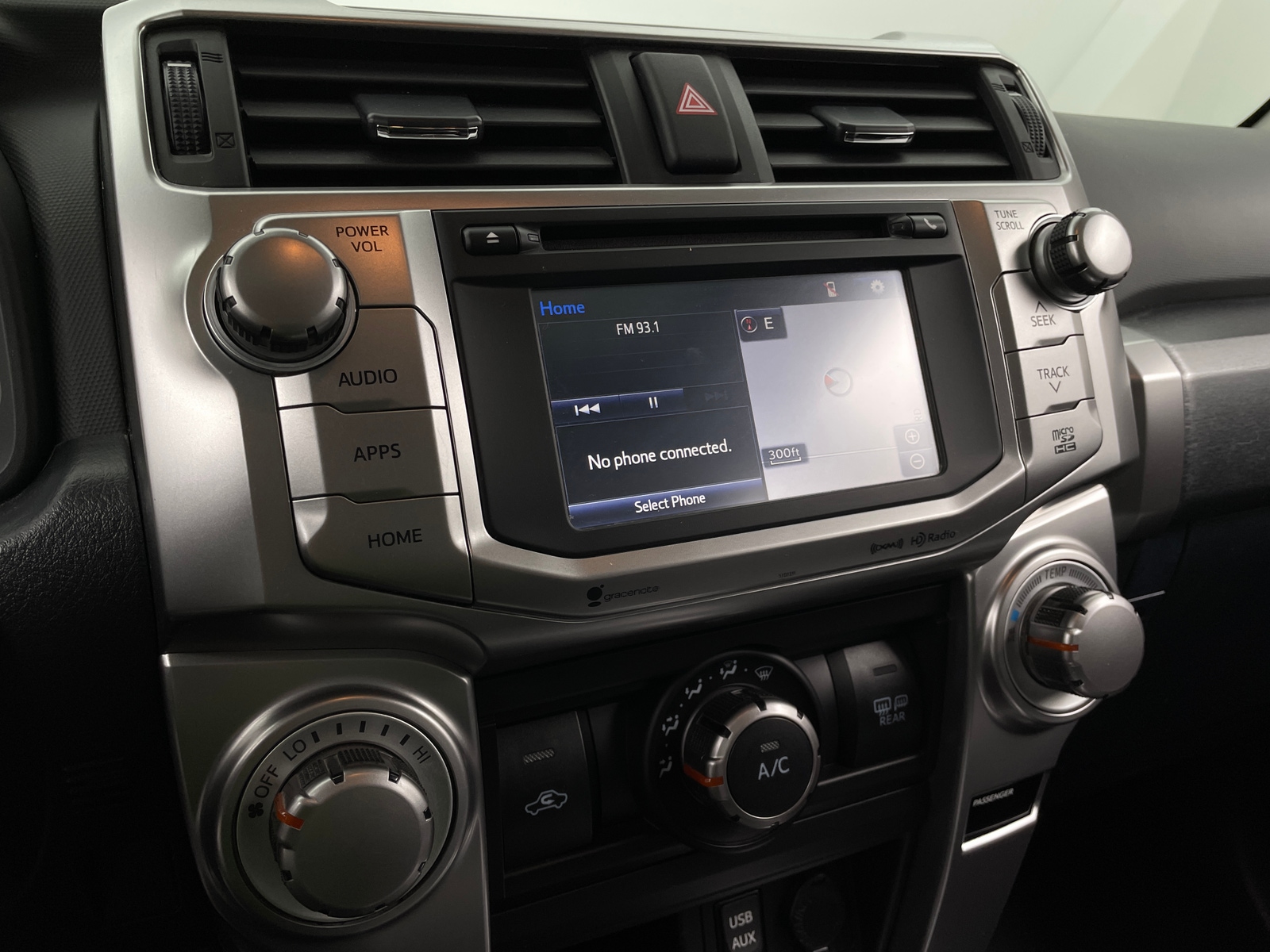 Thumbnail: 2016 Toyota 4Runner - 3