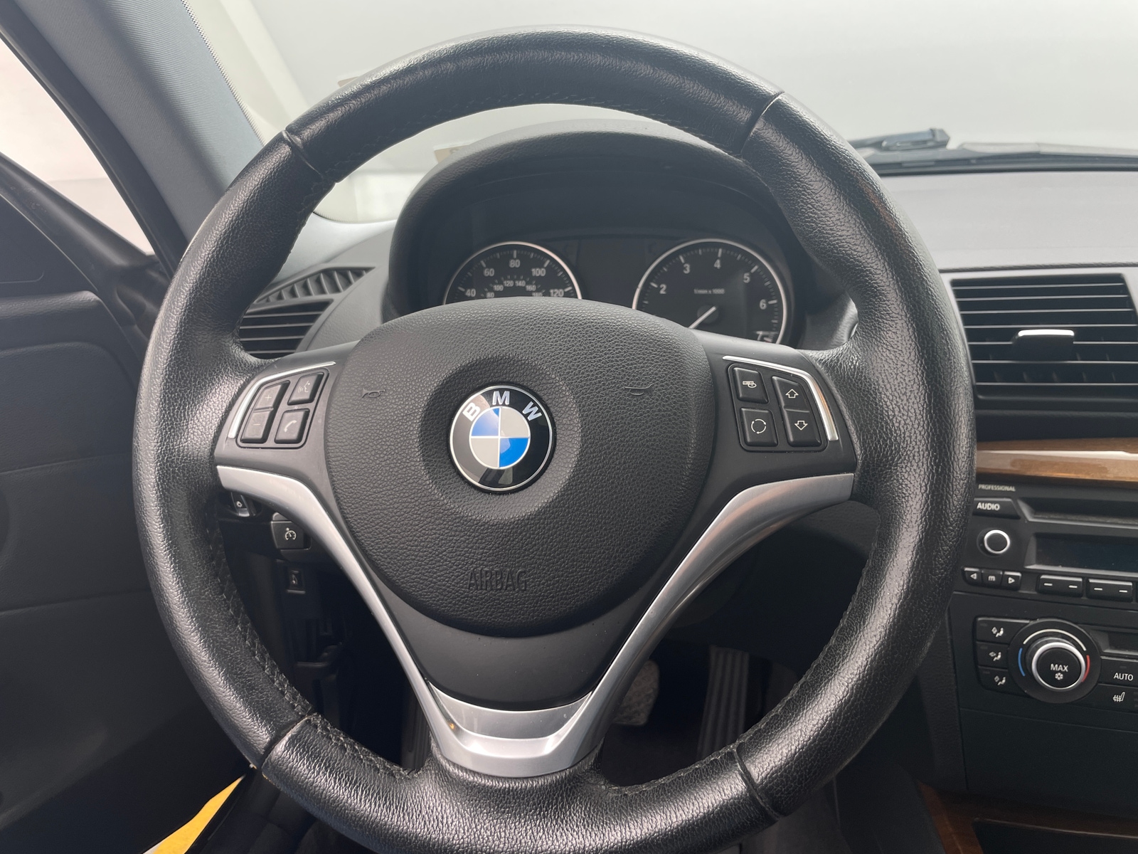 Thumbnail: 2012 BMW 1 Series - 3