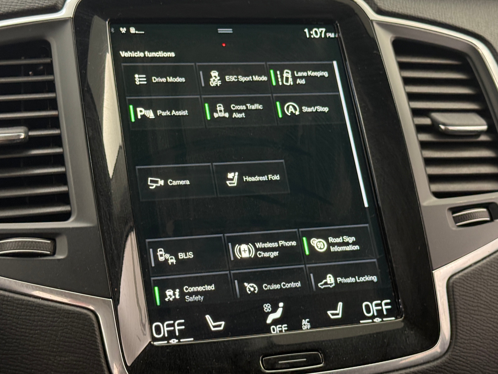 Thumbnail: 2022 Volvo XC90 - 3