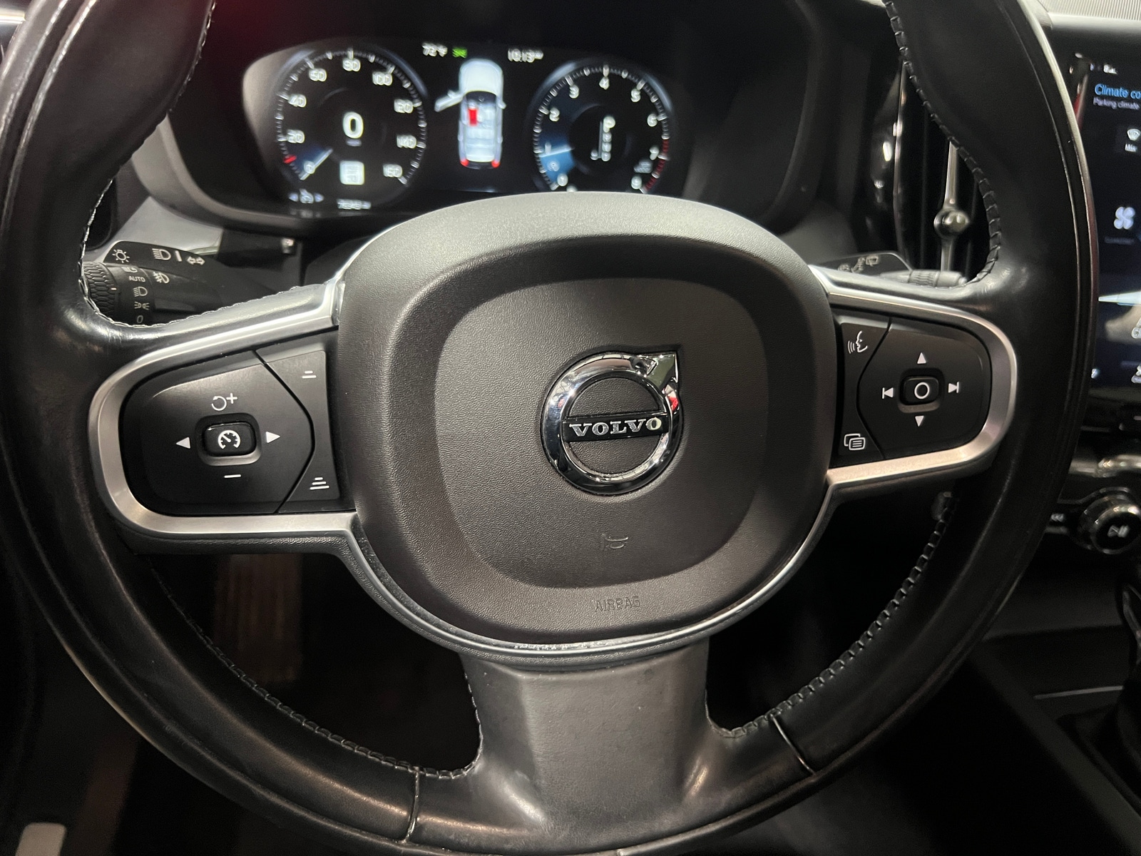 Thumbnail: 2018 Volvo XC60 - 4