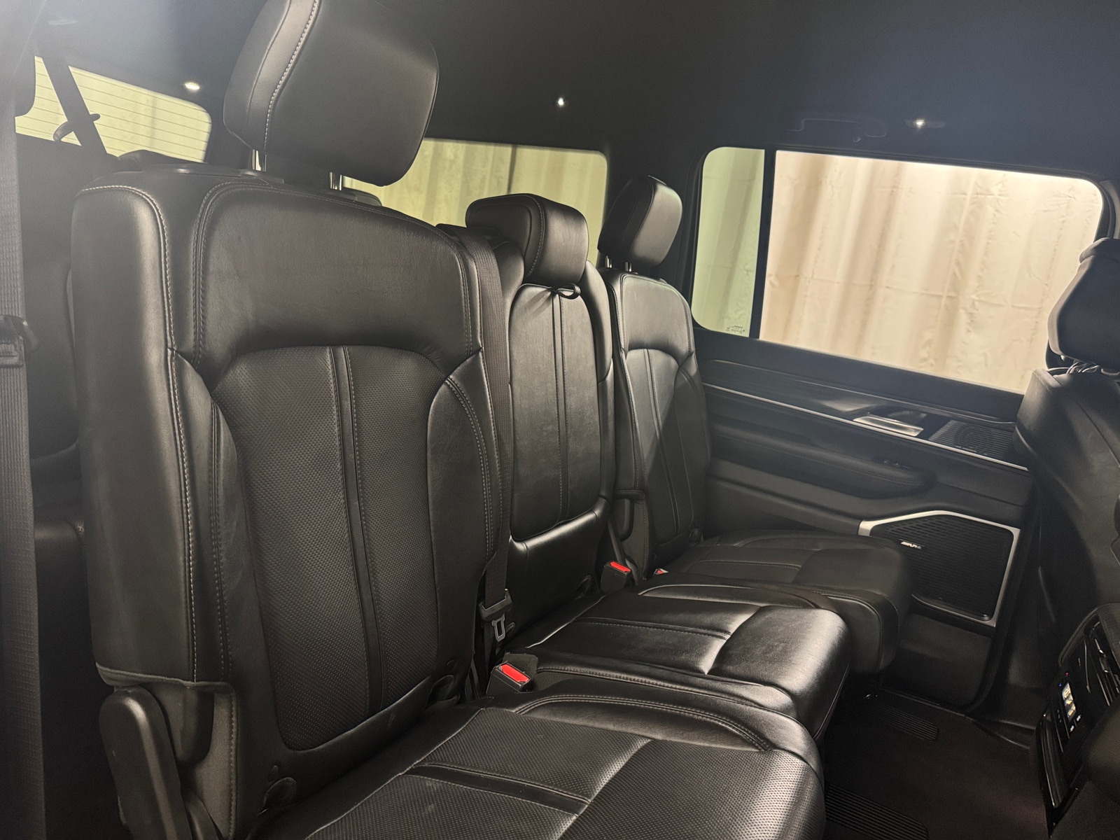 Thumbnail: 2022 Jeep Wagoneer - 5