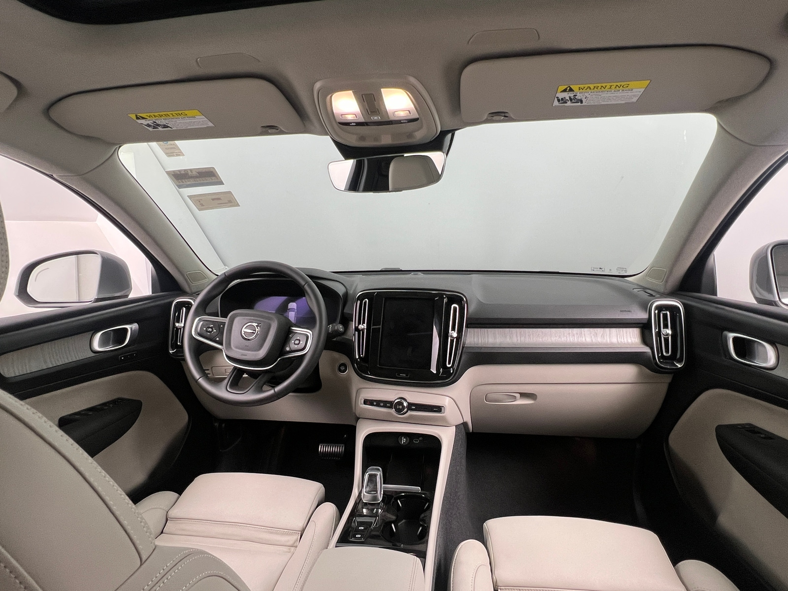 Thumbnail: 2024 Volvo XC40 - 2