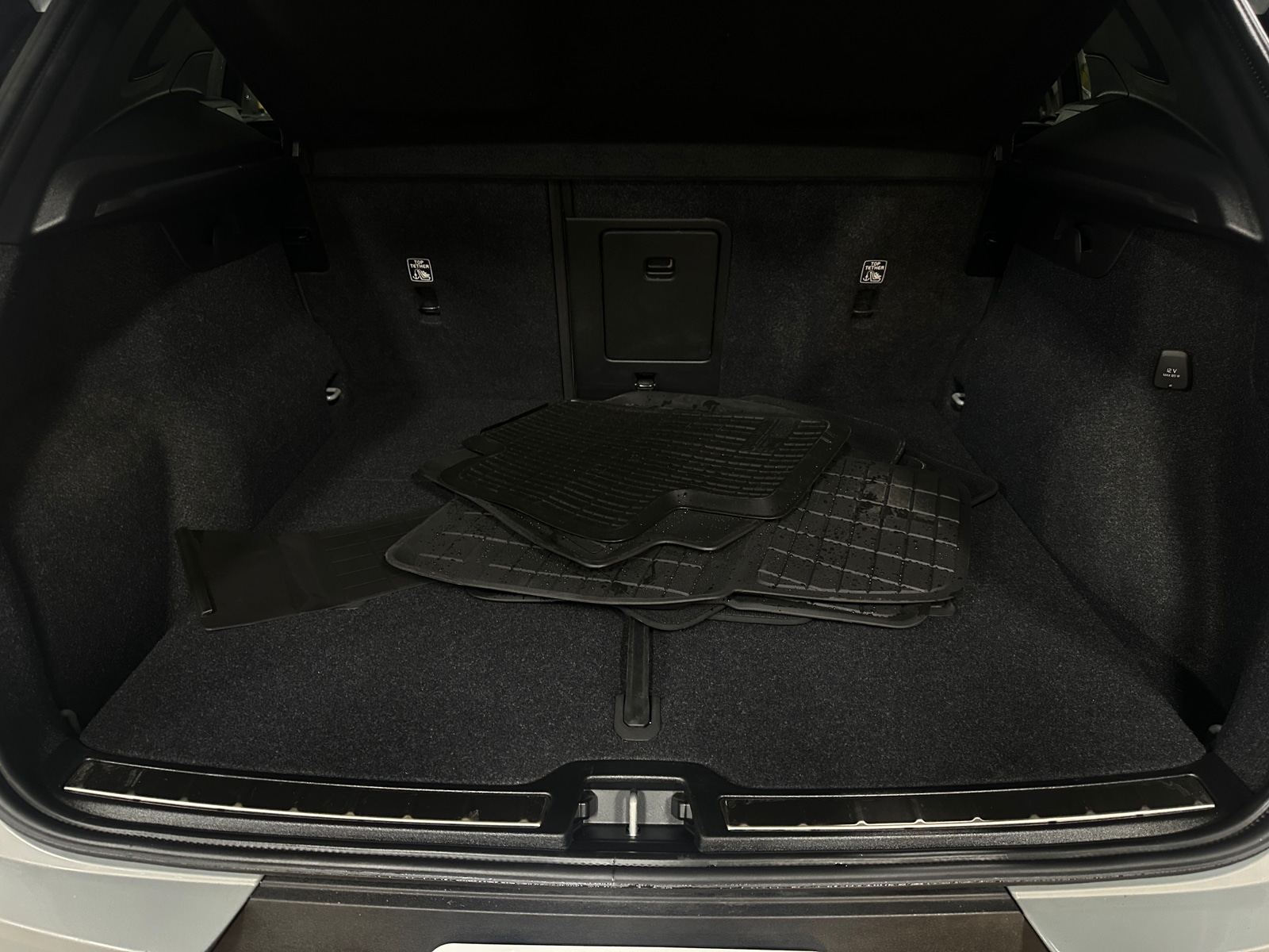 Thumbnail: 2024 Volvo XC40 - 6