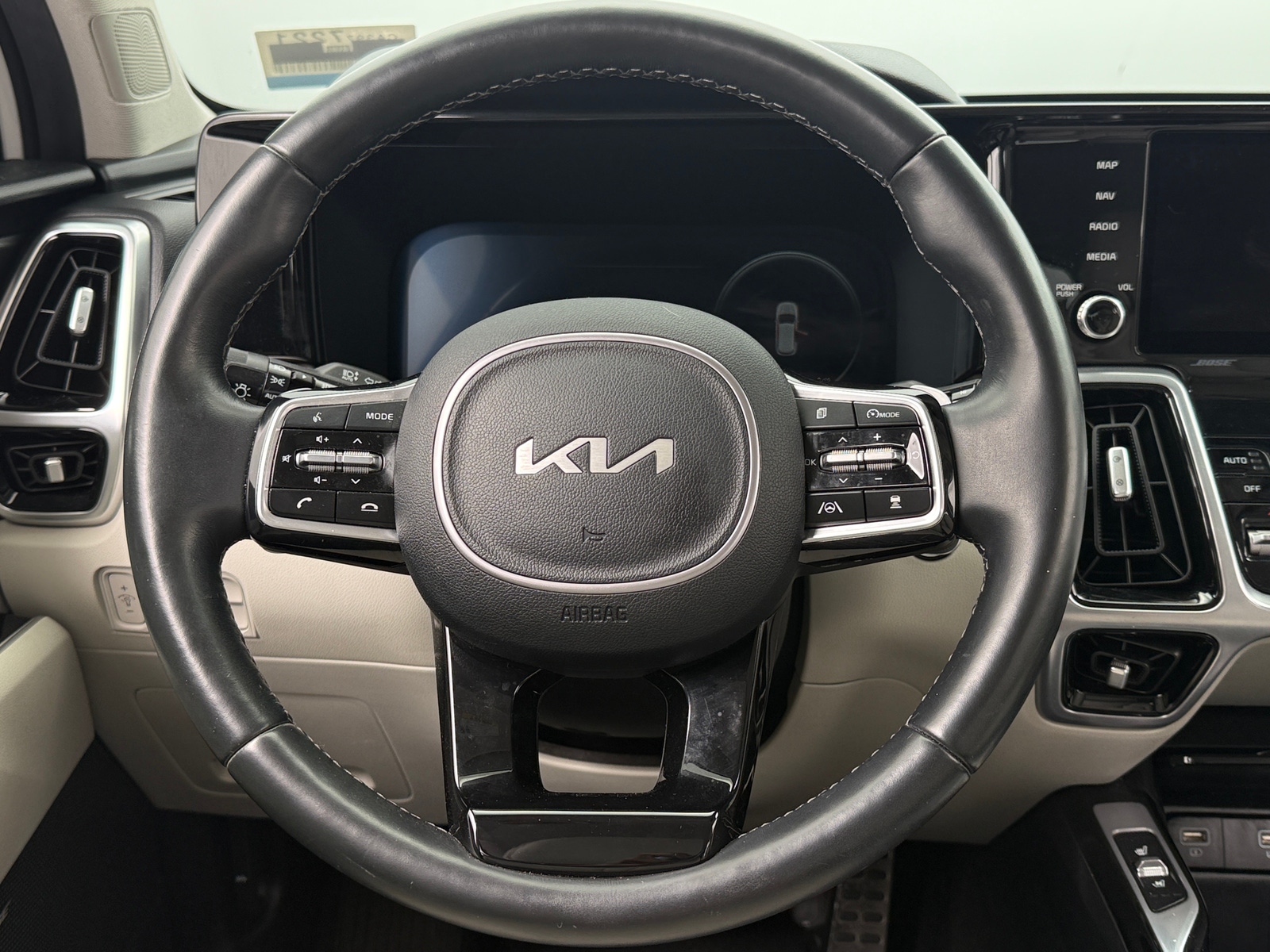 Thumbnail: 2022 Kia Sorento - 4