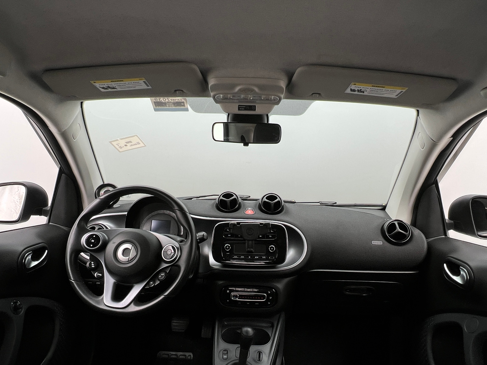 Thumbnail: 2017 smart fortwo - 3