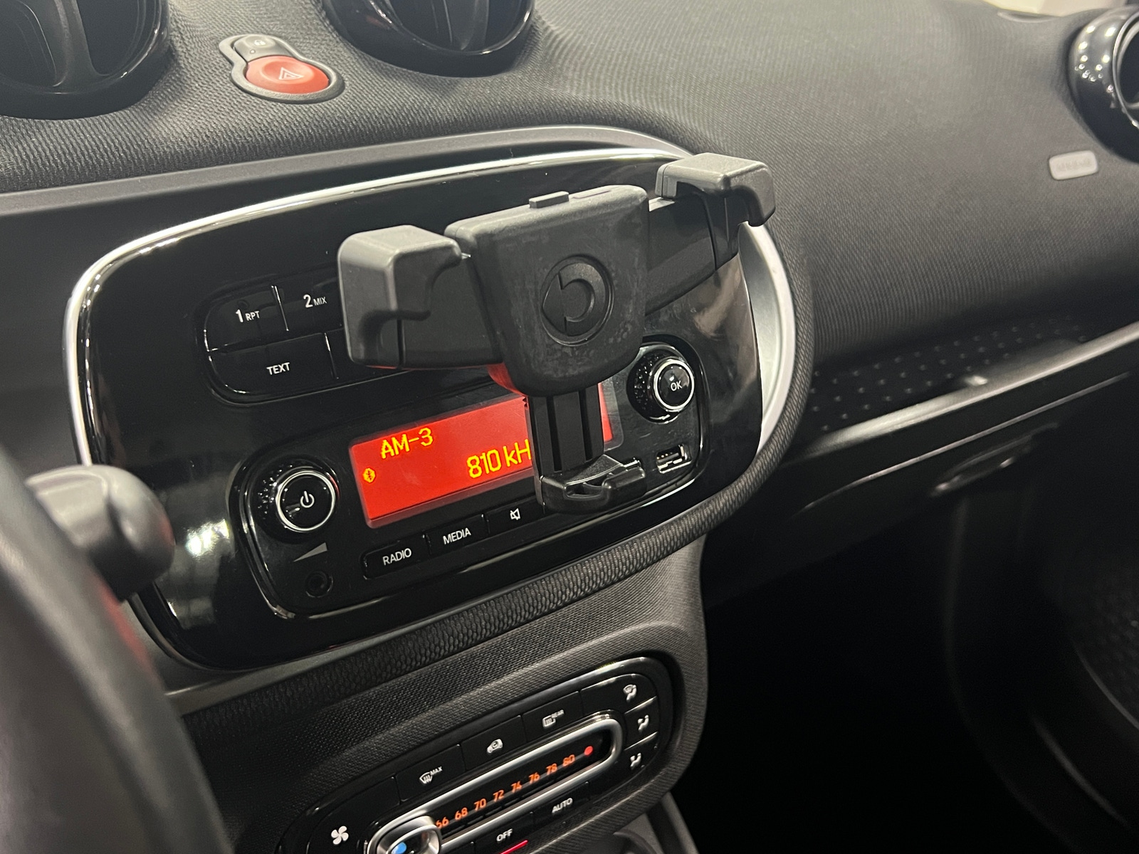 Thumbnail: 2017 smart fortwo - 4