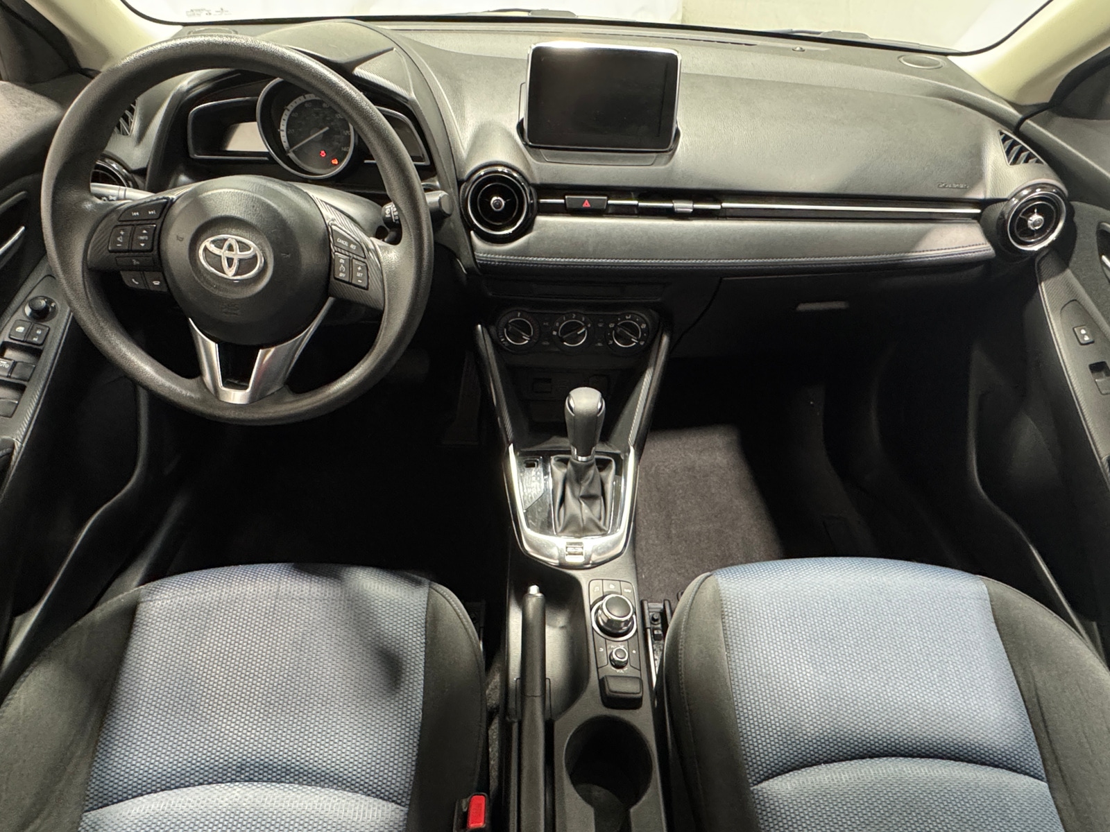 Thumbnail: 2018 Toyota Yaris iA - 3