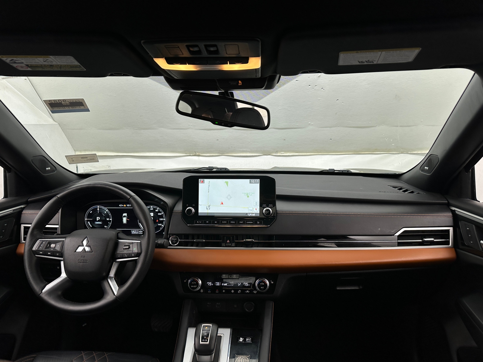 Thumbnail: 2023 Mitsubishi Outlander - 2