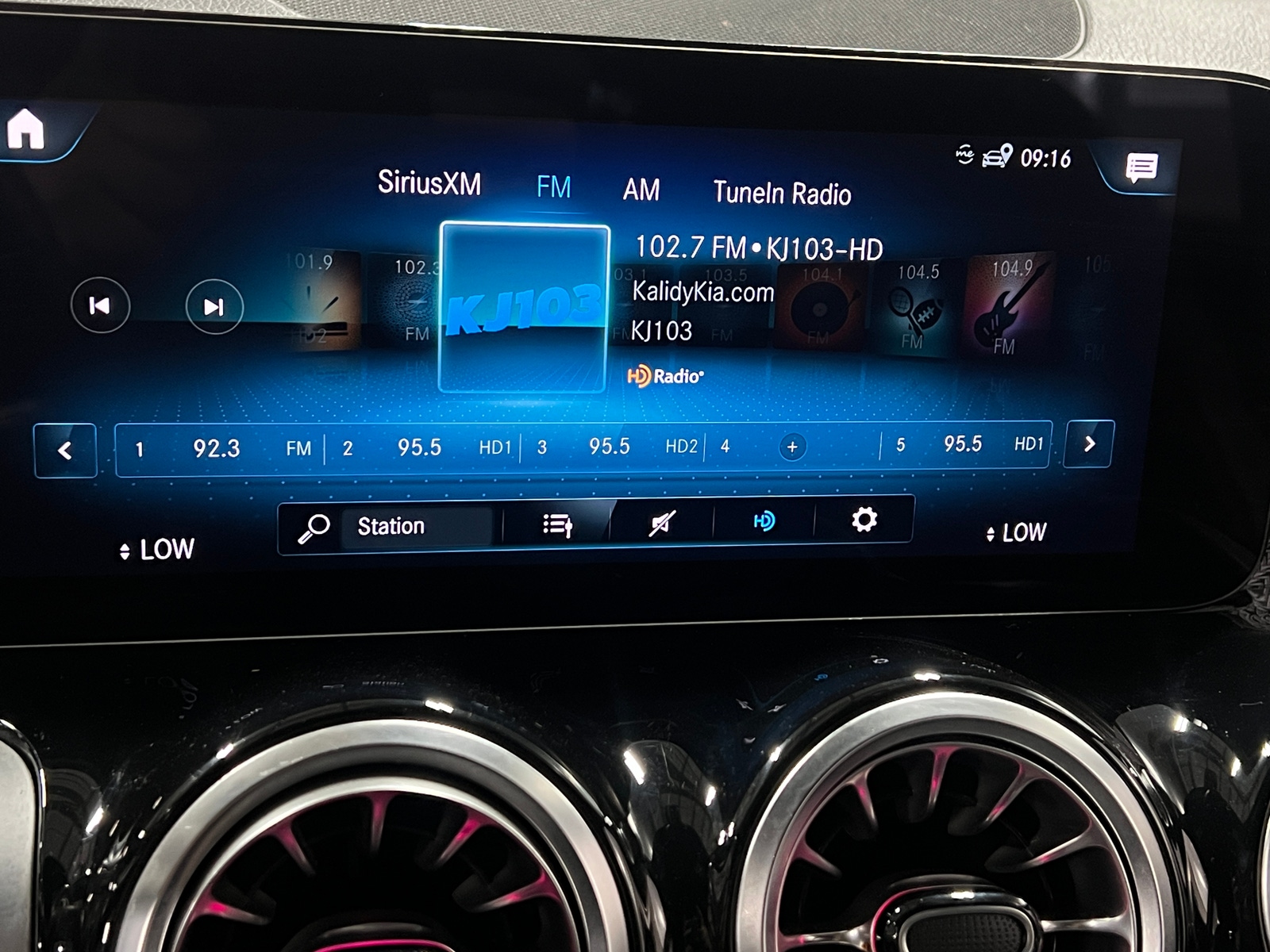 Thumbnail: 2022 Mercedes-Benz GLB - 3