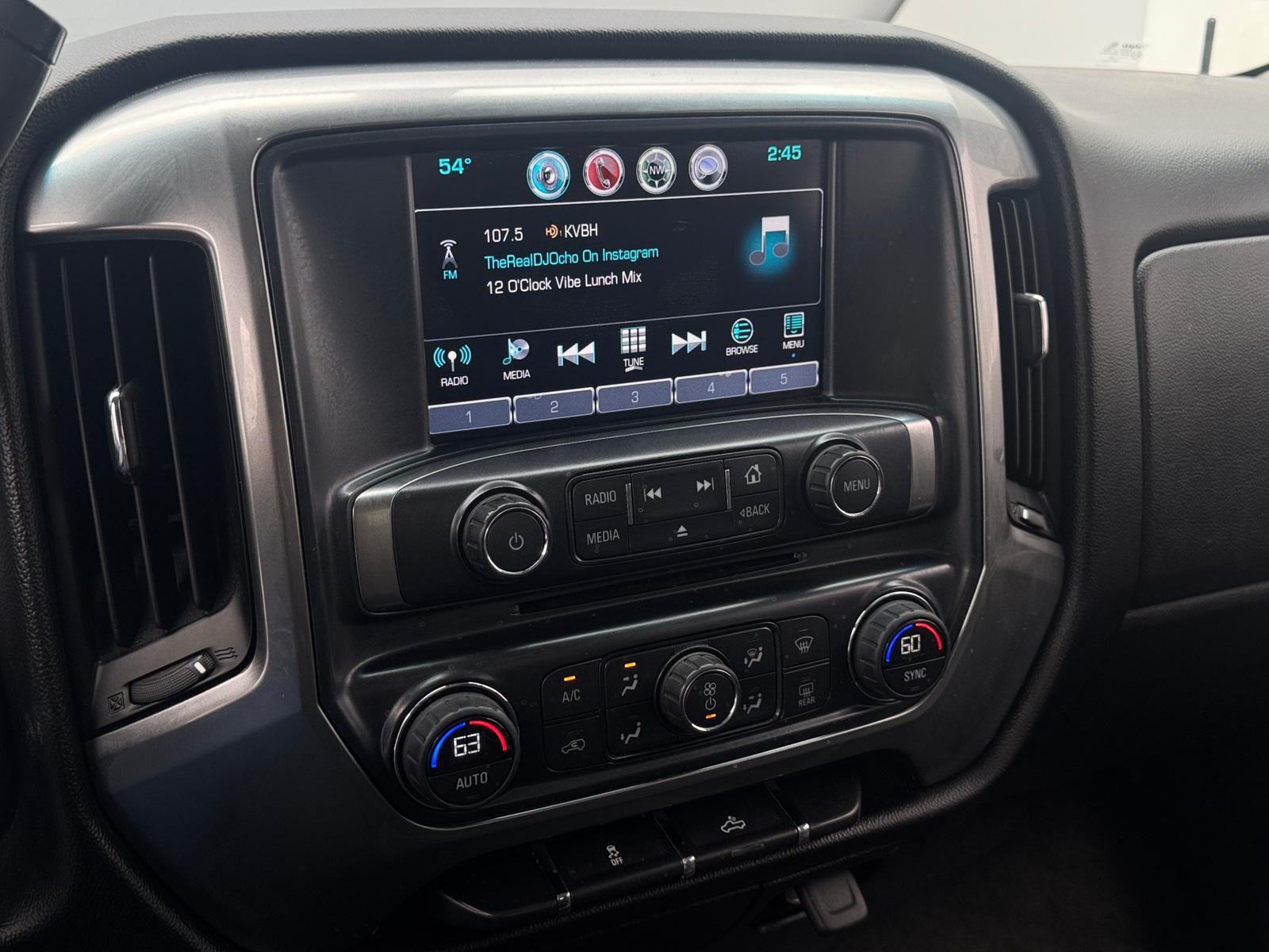 Thumbnail: 2016 Chevrolet Silverado 1500 - 4