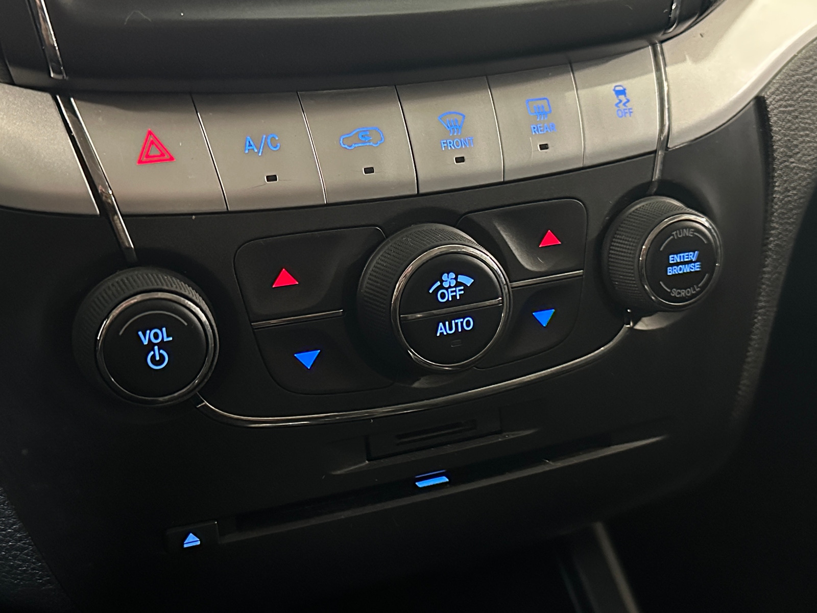 Thumbnail: 2019 Dodge Journey - 3