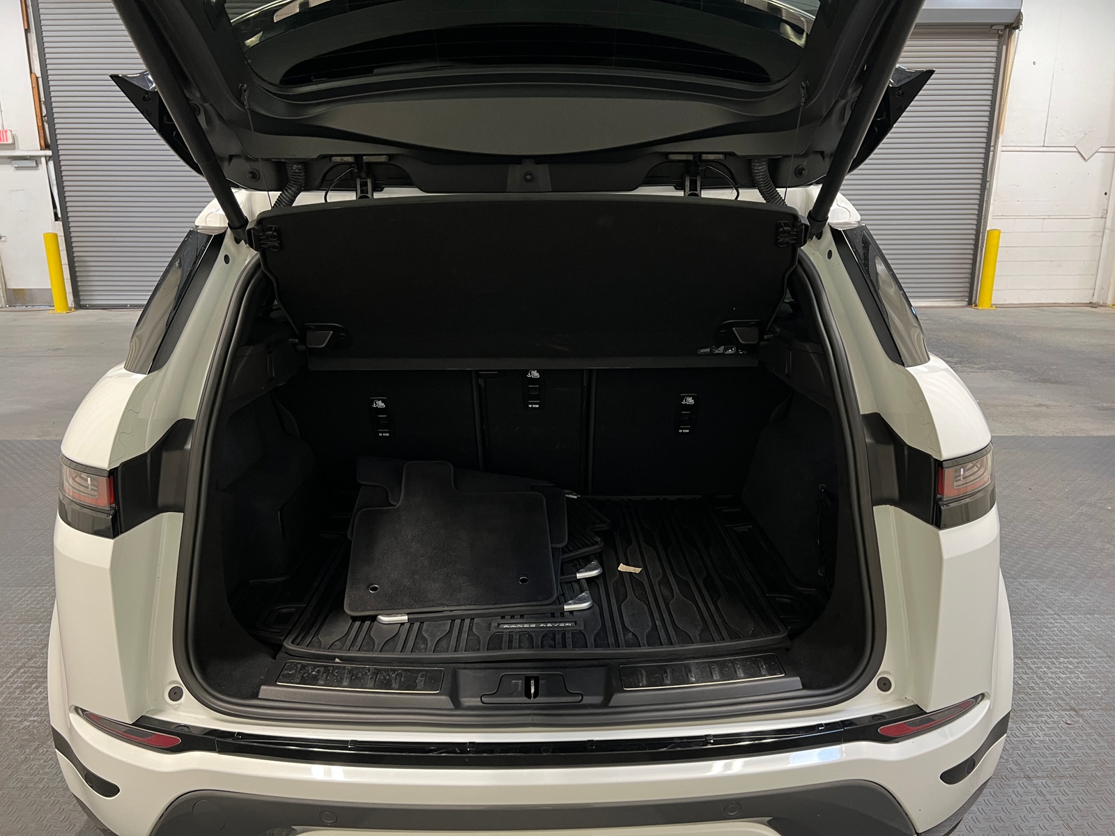 Thumbnail: 2023 Land Rover Range Rover Evoque - 6