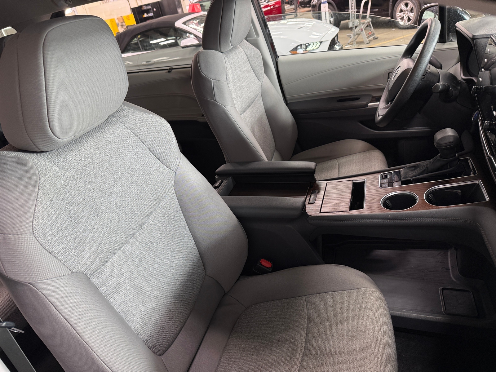 Thumbnail: 2024 Toyota Sienna - 2