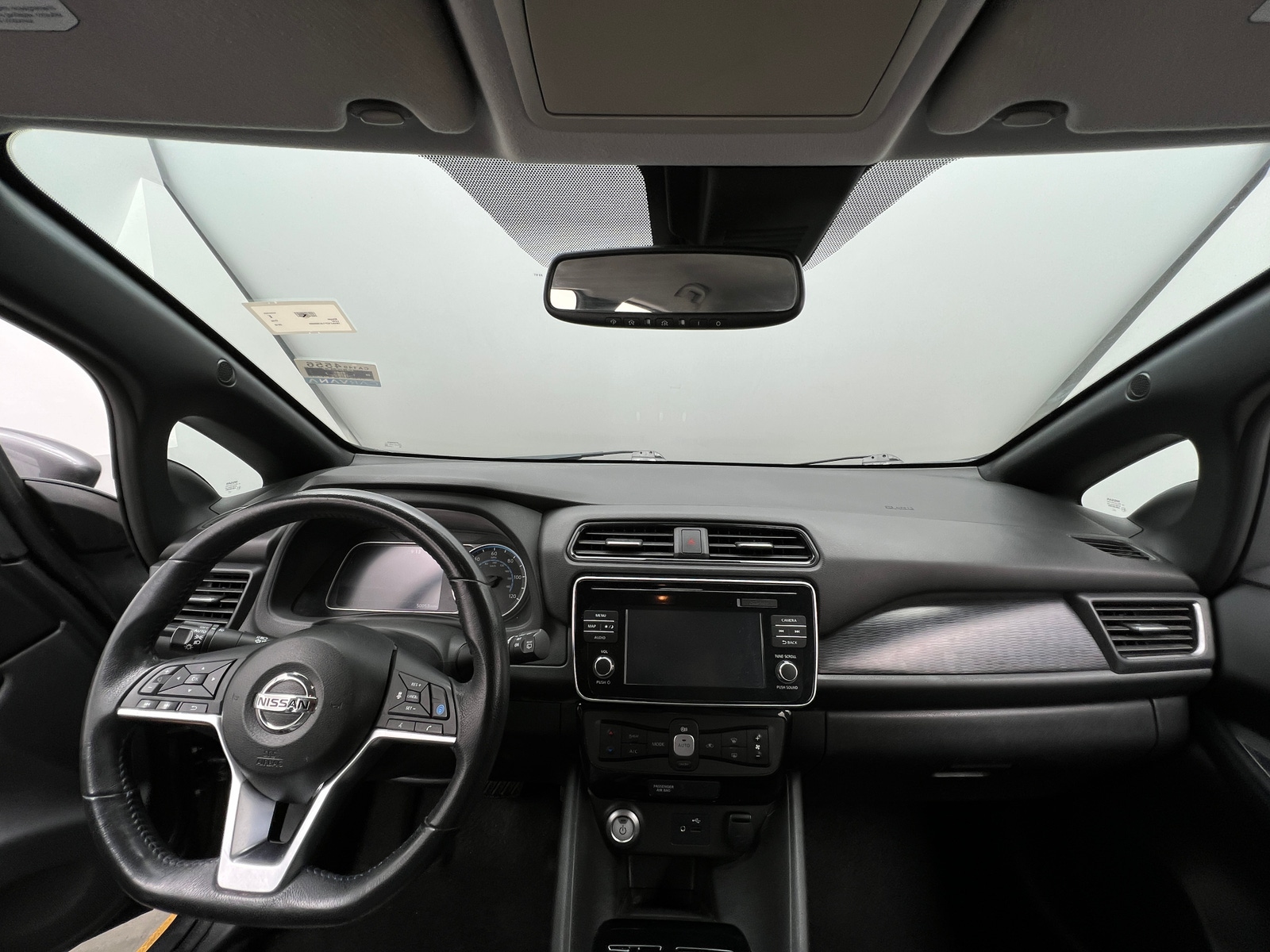 Thumbnail: 2018 Nissan Leaf - 3