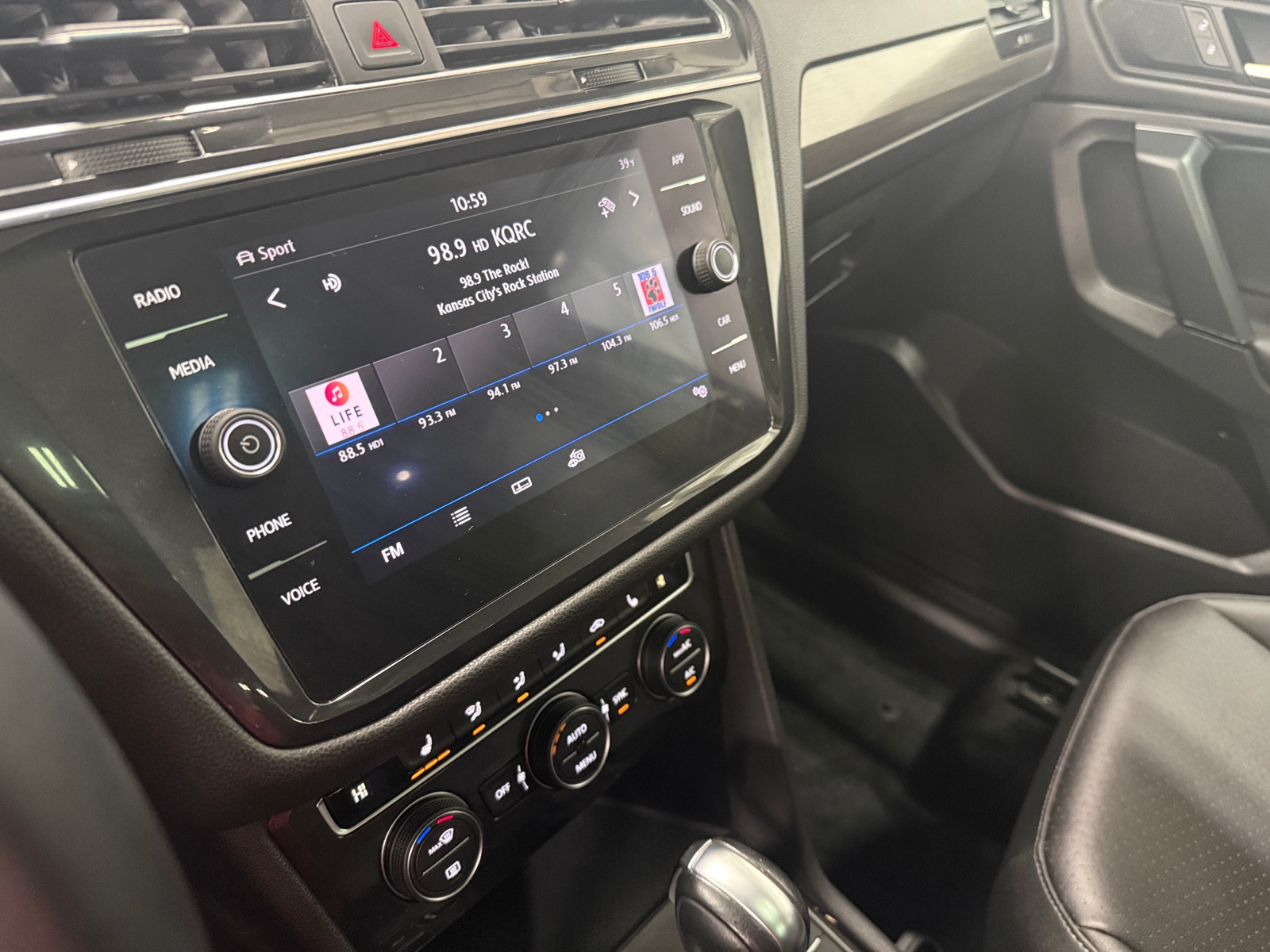 Thumbnail: 2019 Volkswagen Tiguan - 3