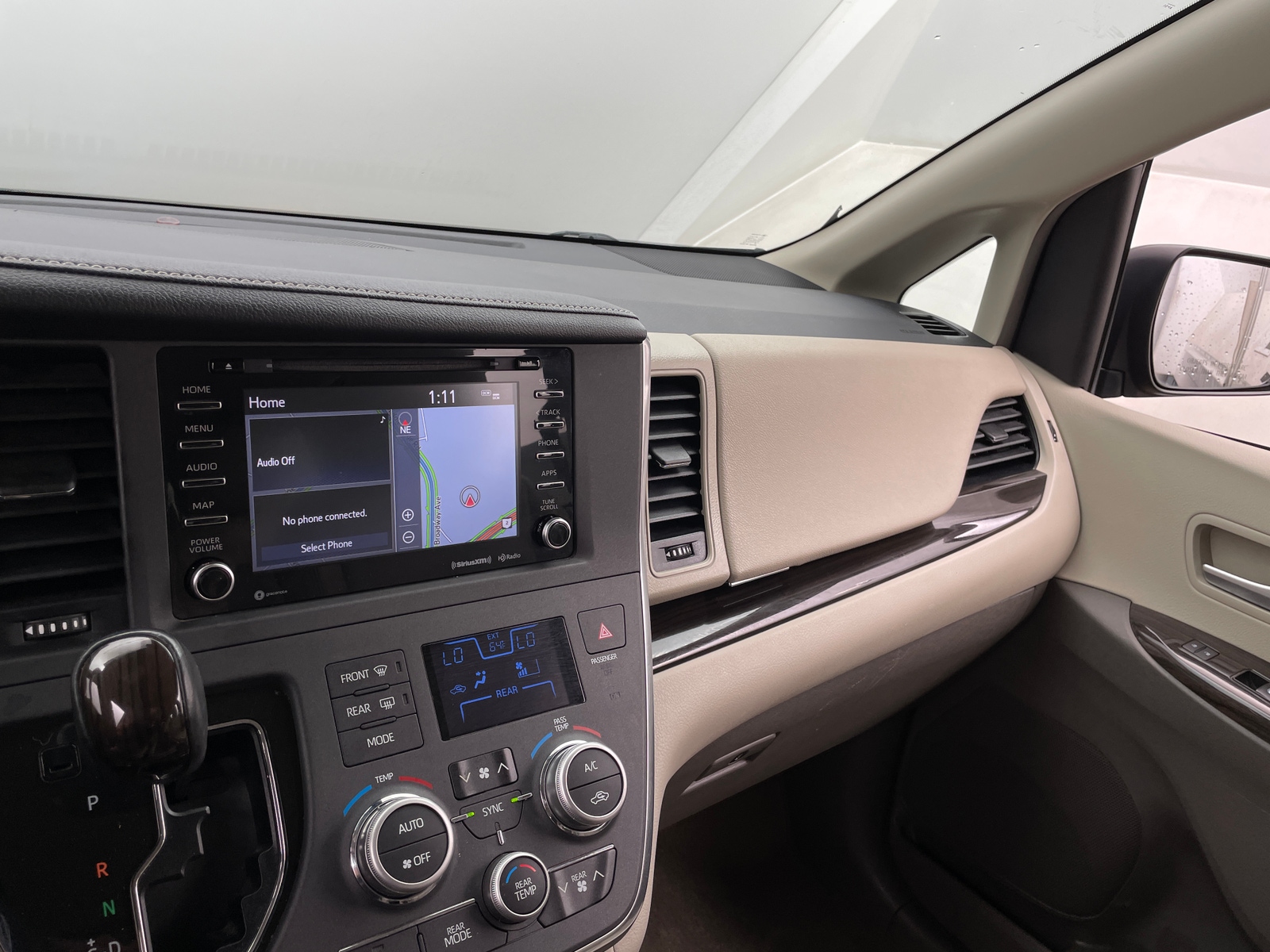 Thumbnail: 2018 Toyota Sienna - 3