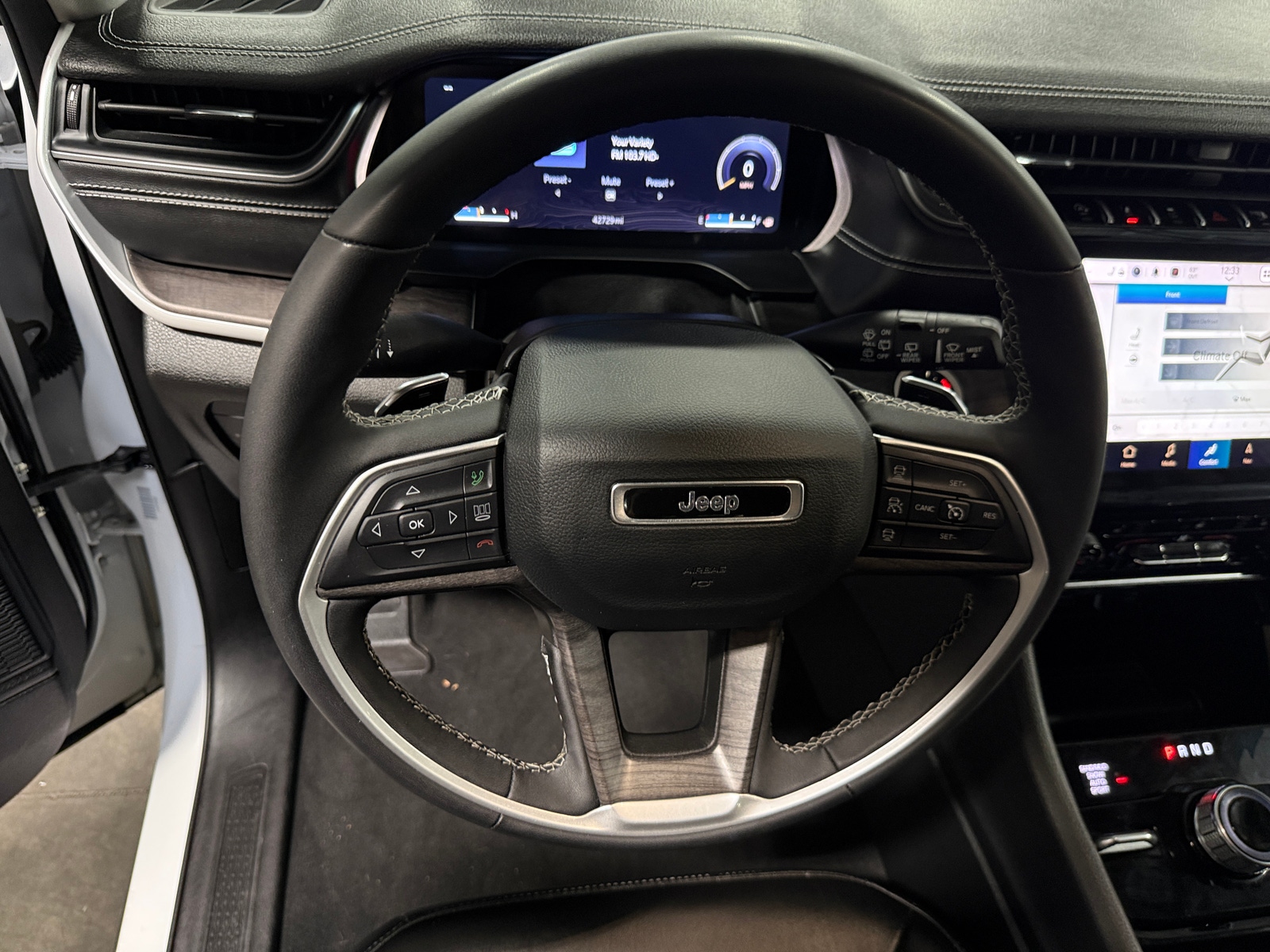 Thumbnail: 2023 Jeep Grand Cherokee L - 4