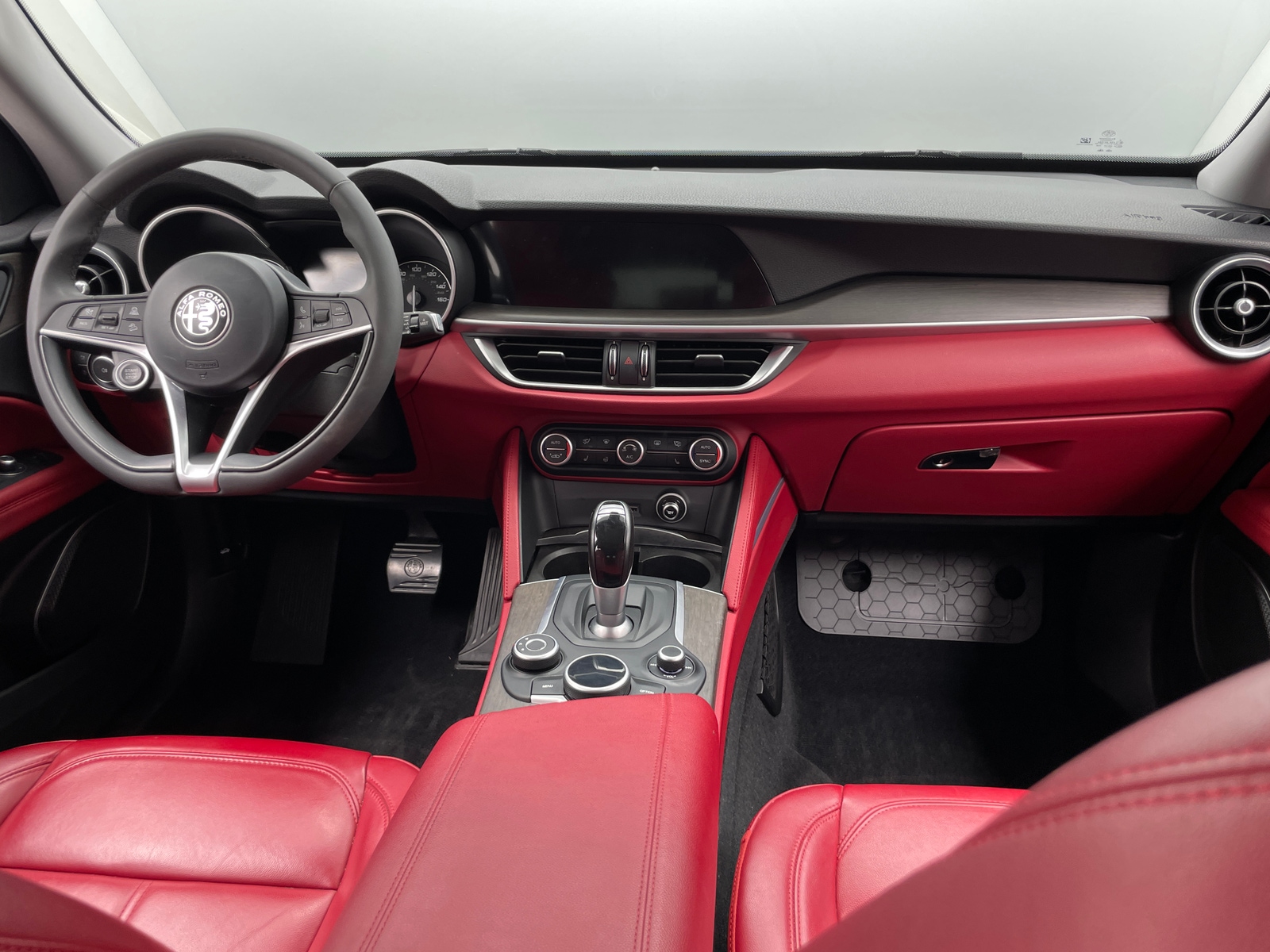 Thumbnail: 2019 Alfa Romeo Stelvio - 3