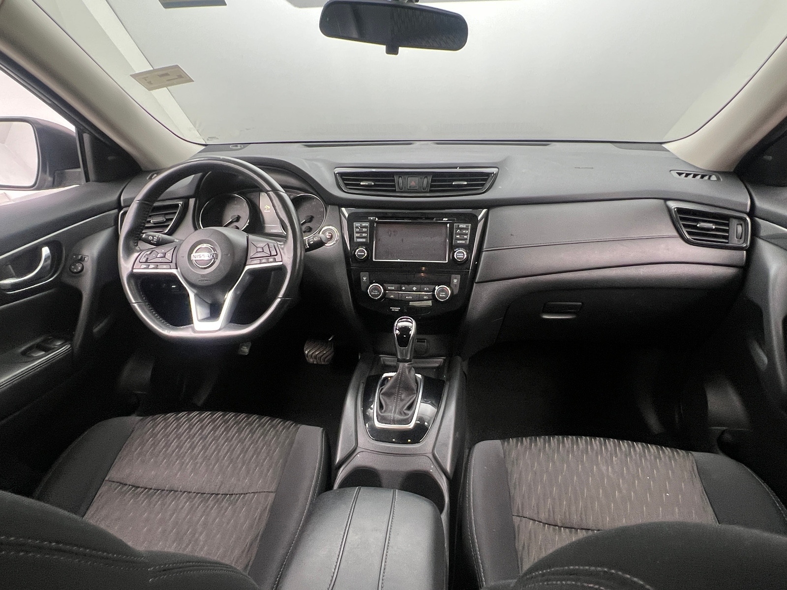 Thumbnail: 2017 Nissan Rogue - 3