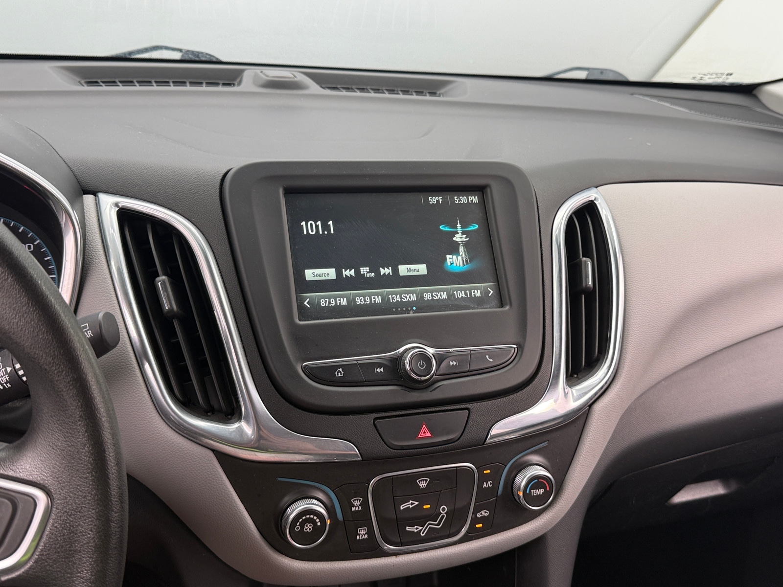 Thumbnail: 2018 Chevrolet Equinox - 4