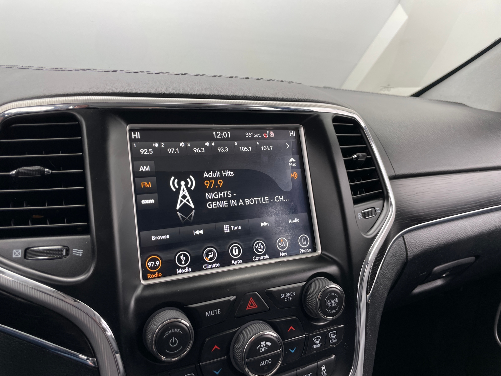 Thumbnail: 2018 Jeep Grand Cherokee - 3