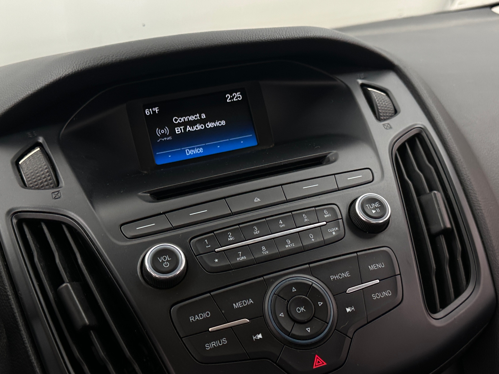 Thumbnail: 2015 Ford Focus - 4