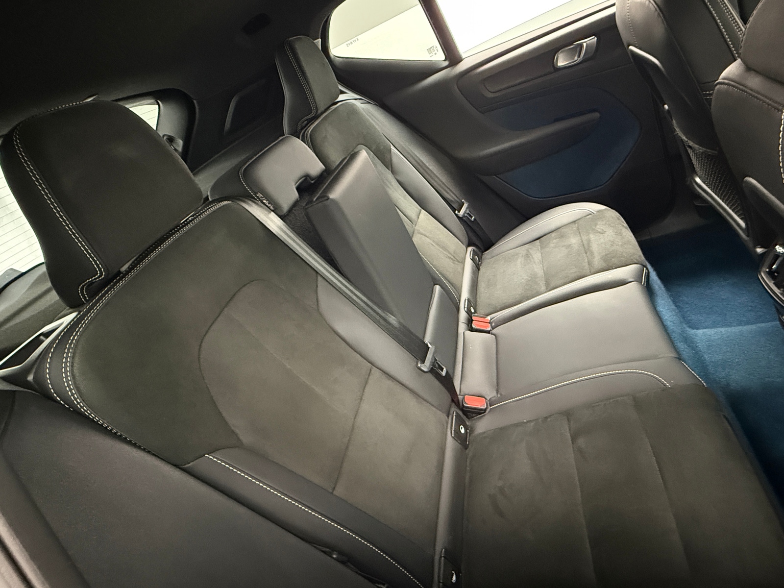 Thumbnail: 2023 Volvo XC40 - 6