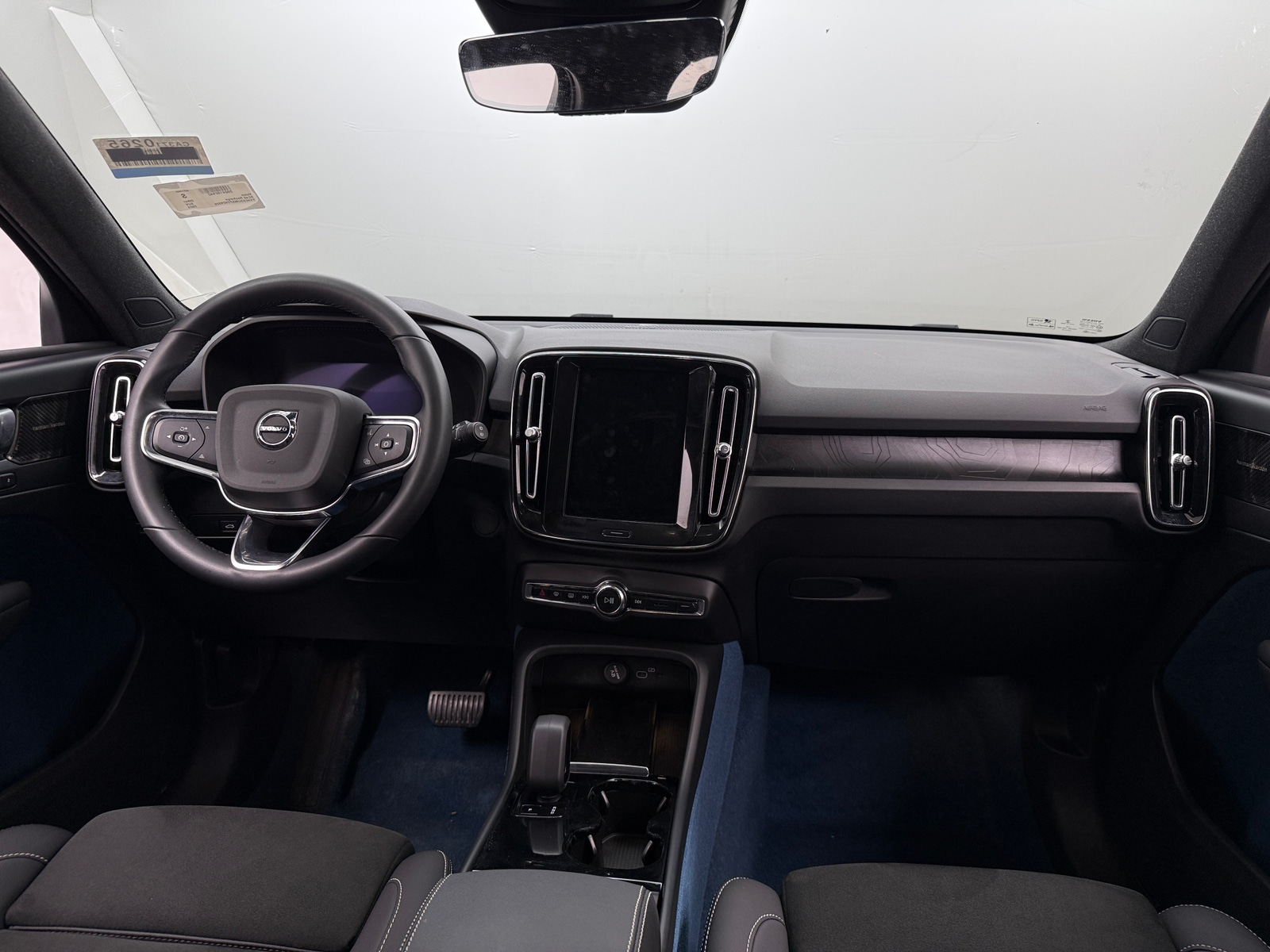 Thumbnail: 2023 Volvo XC40 - 3