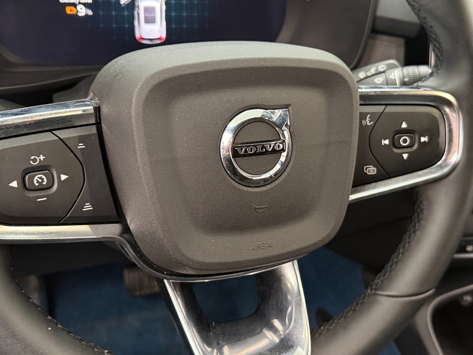 Thumbnail: 2023 Volvo XC40 - 5