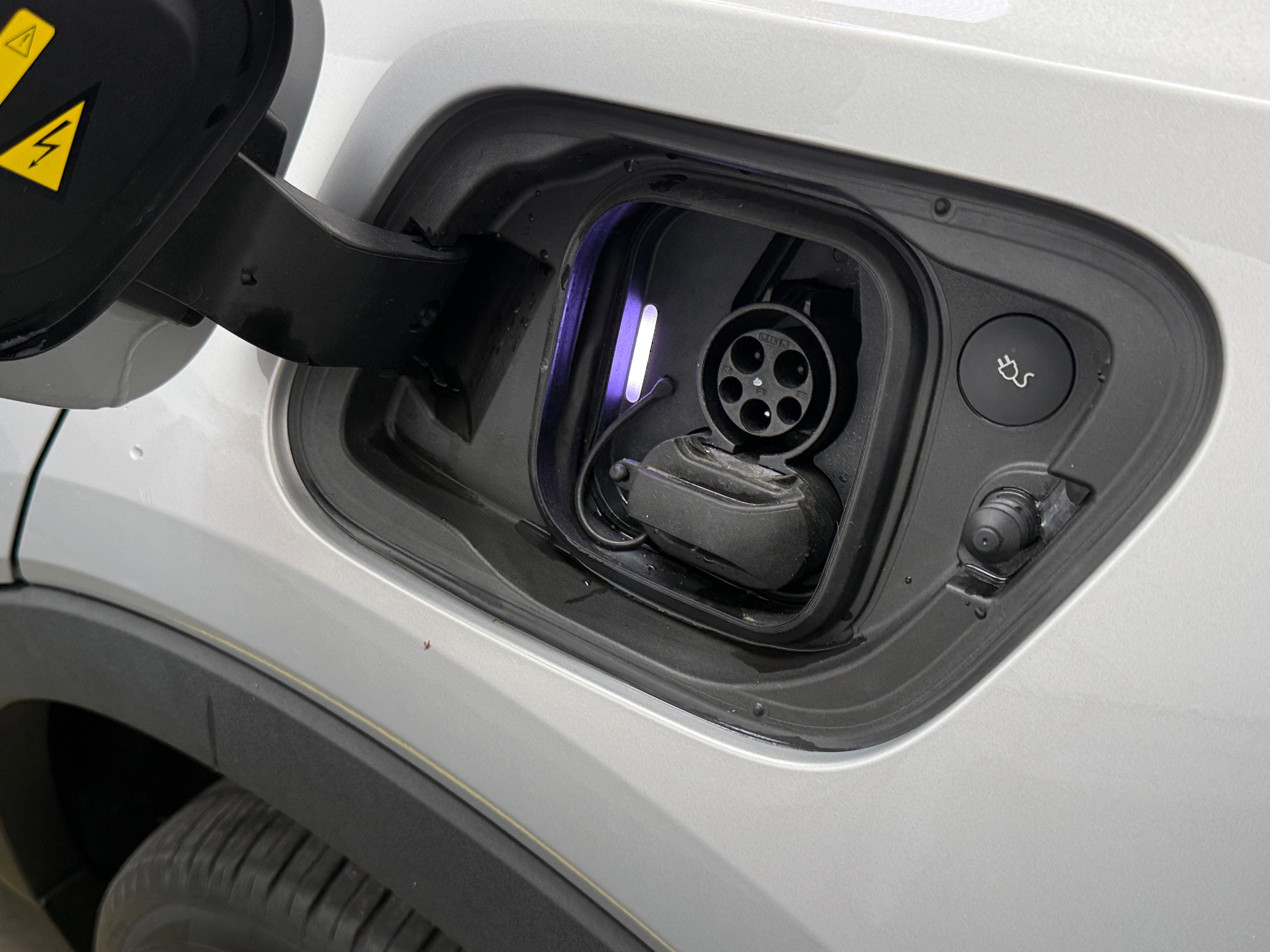 Used 2023 Volvo XC40 Ultimate with VIN YV4ED3UMXP2929326 for sale in Oak Creek, WI