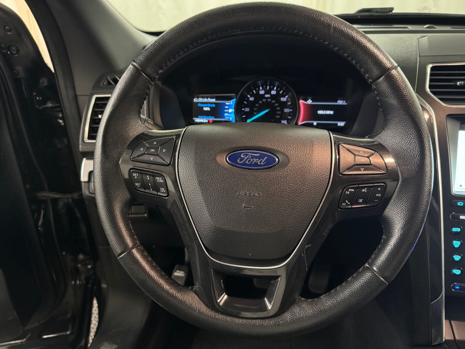 Thumbnail: 2018 Ford Explorer - 4