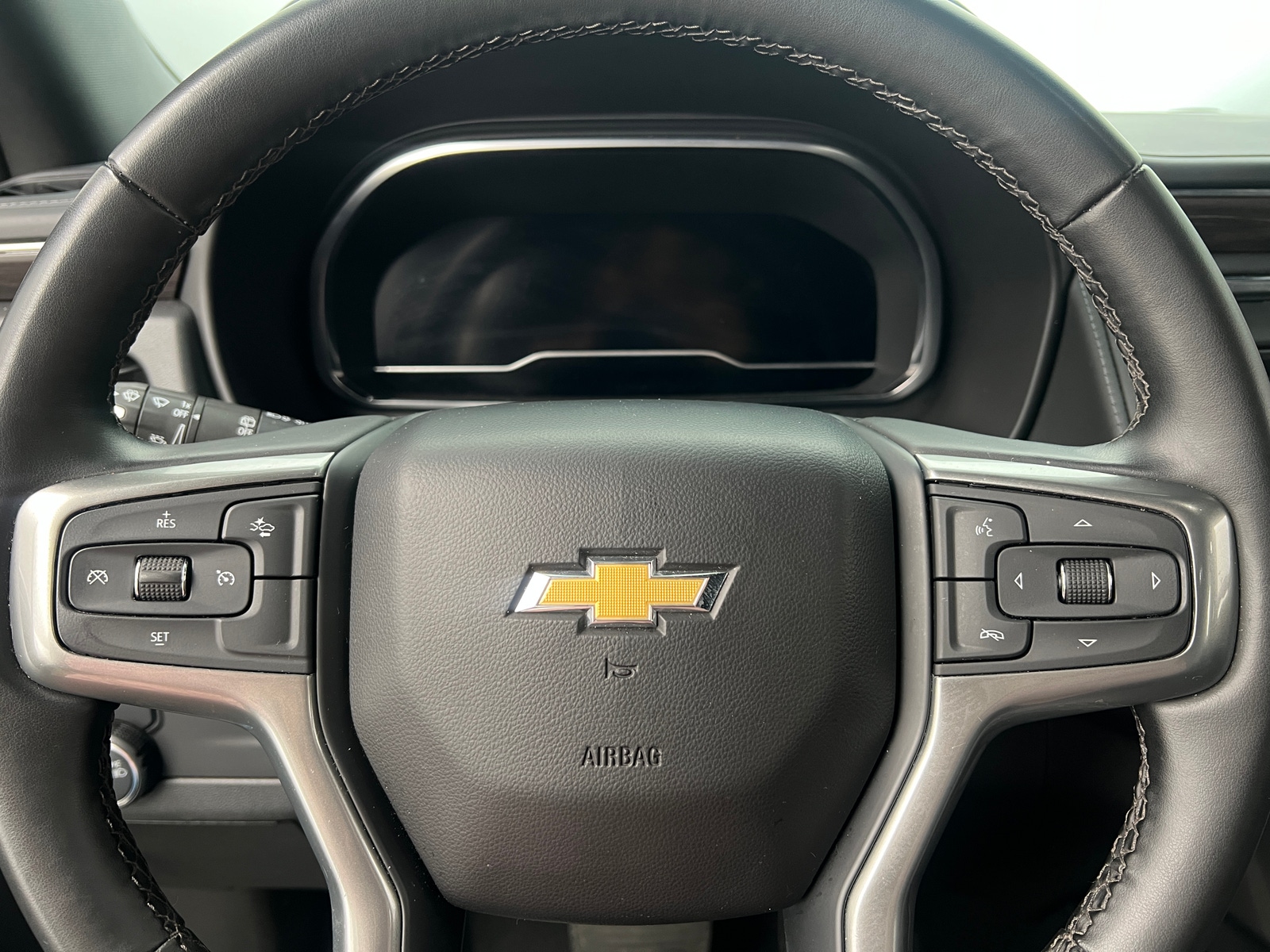 Thumbnail: 2024 Chevrolet Suburban - 4