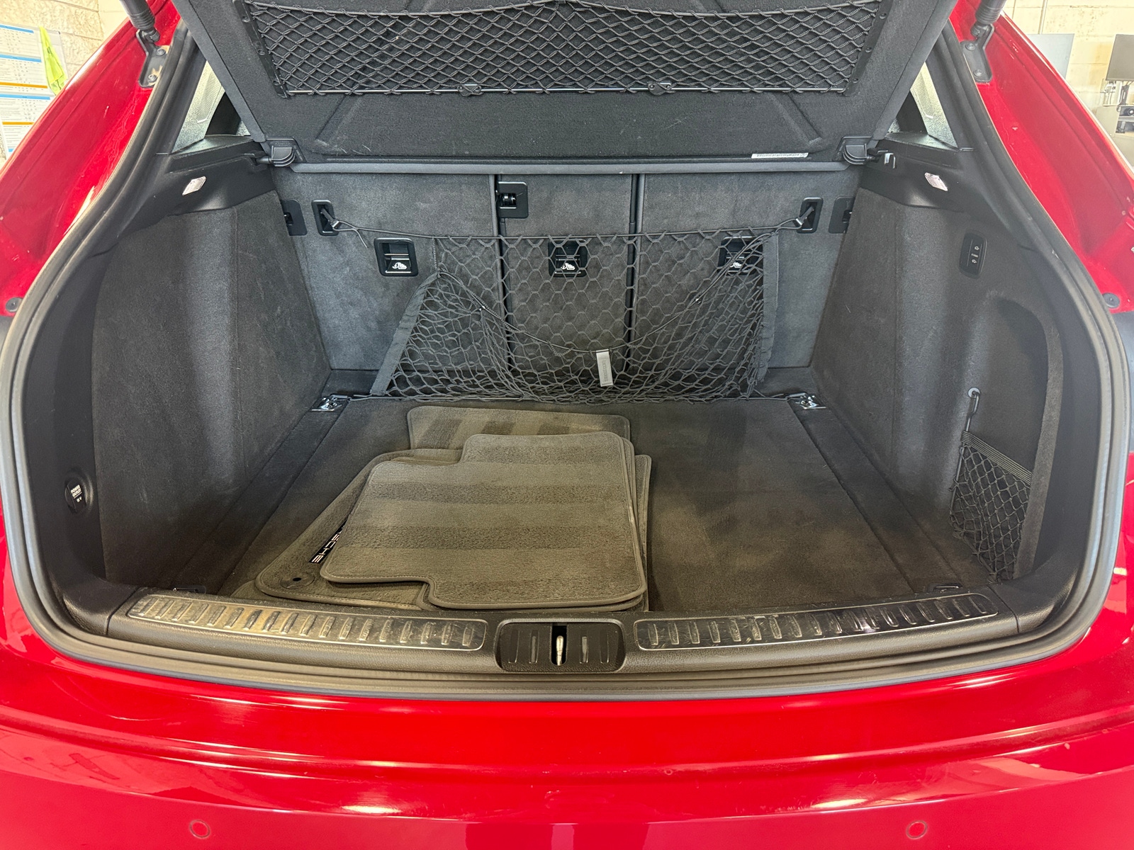 Thumbnail: 2018 Porsche Macan - 6