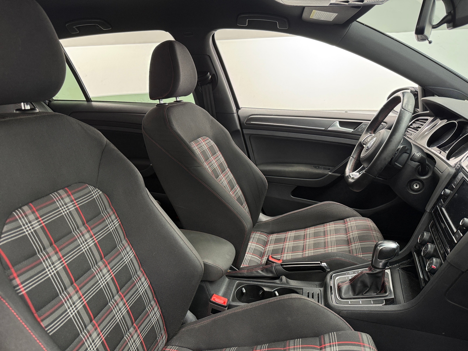 Thumbnail: 2020 Volkswagen Golf - 2