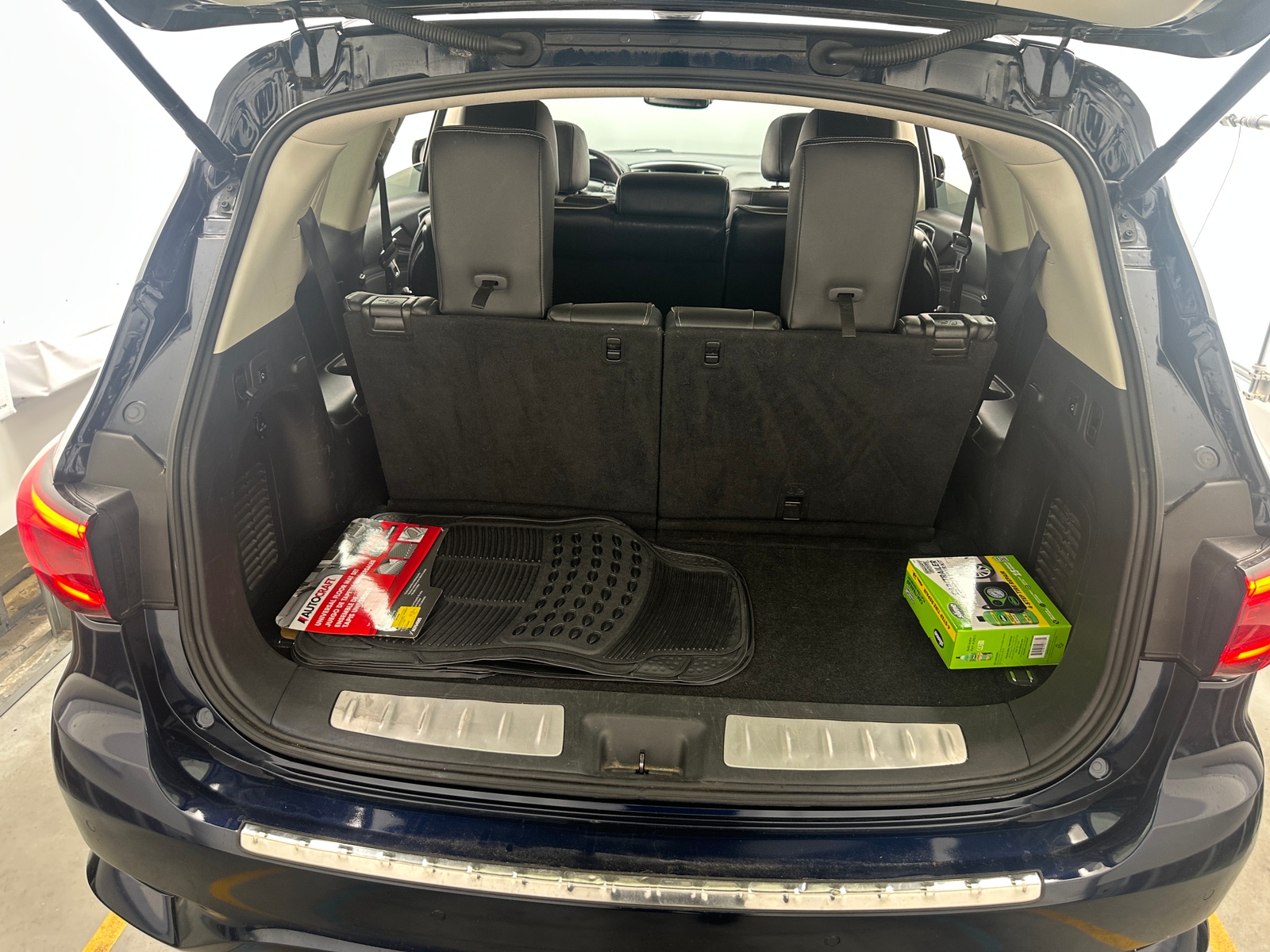 Thumbnail: 2017 INFINITI QX60 - 6