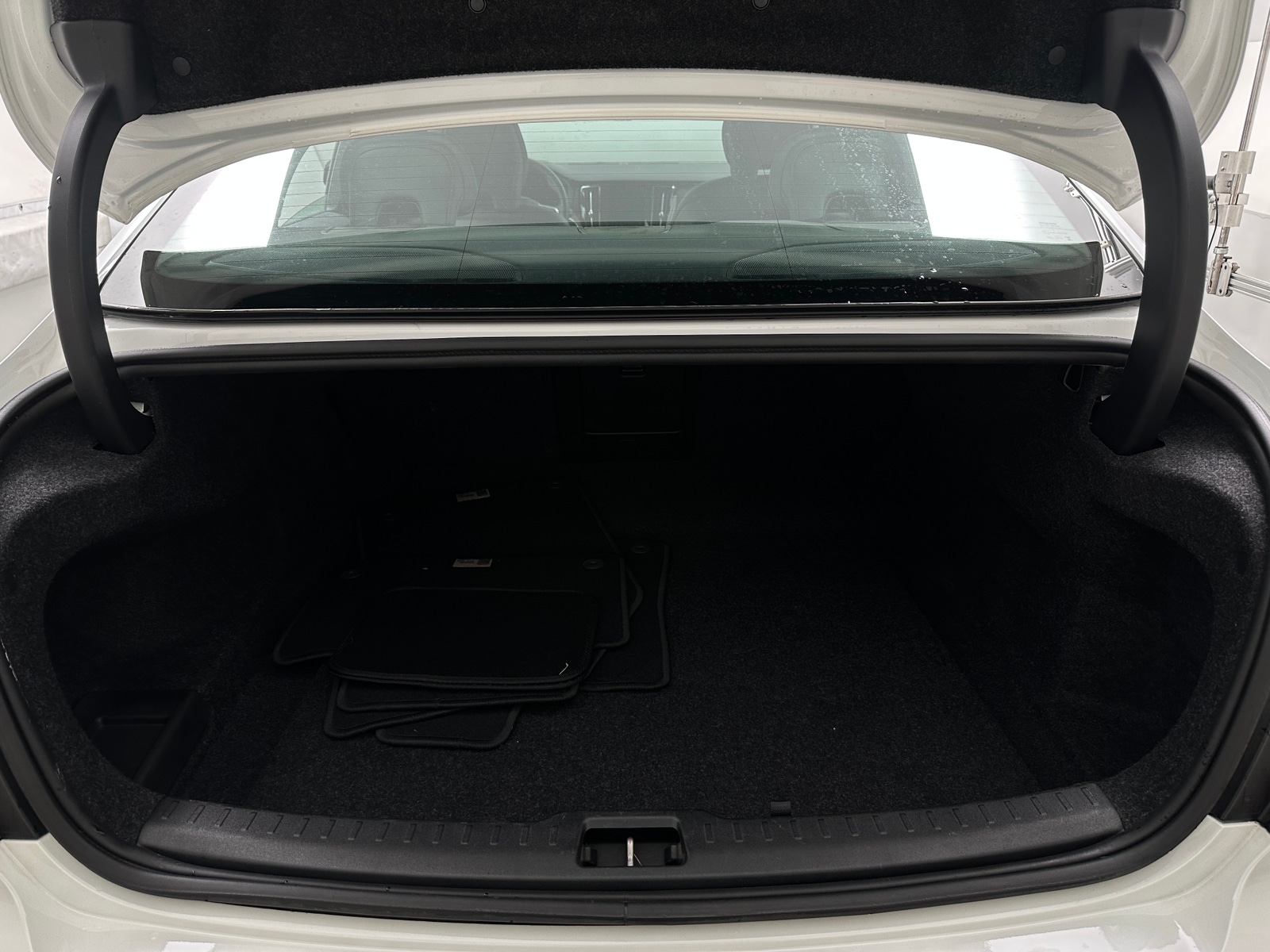 Thumbnail: 2024 Volvo S60 - 6