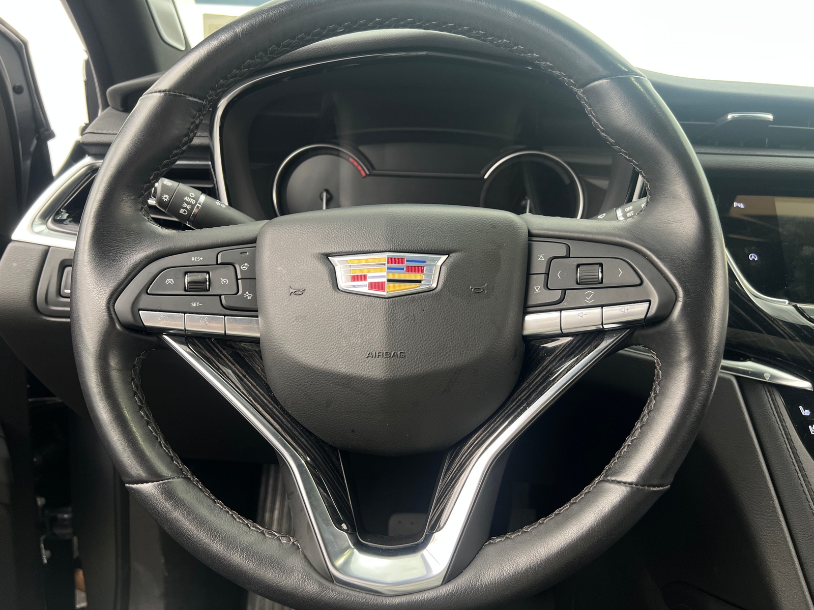 Thumbnail: 2025 Cadillac XT6 - 4