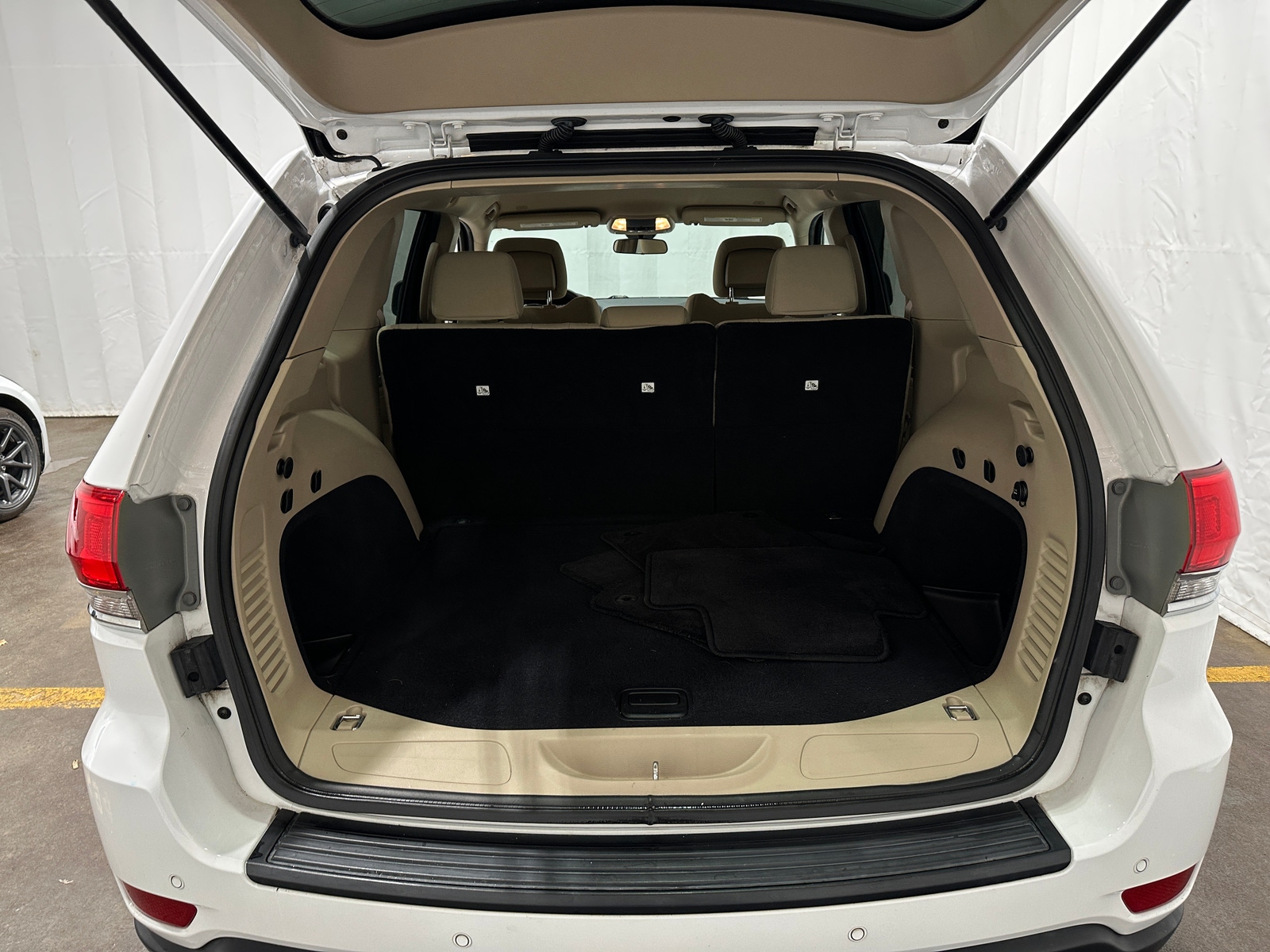 Thumbnail: 2018 Jeep Grand Cherokee - 7