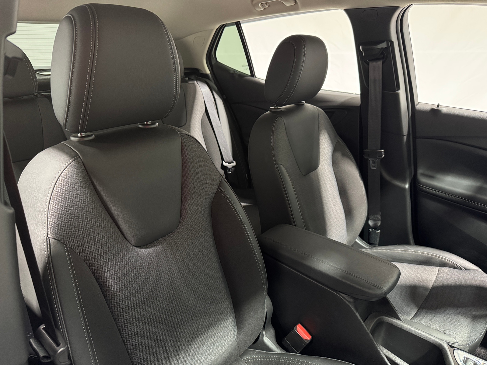 Thumbnail: 2022 Buick Encore GX - 2