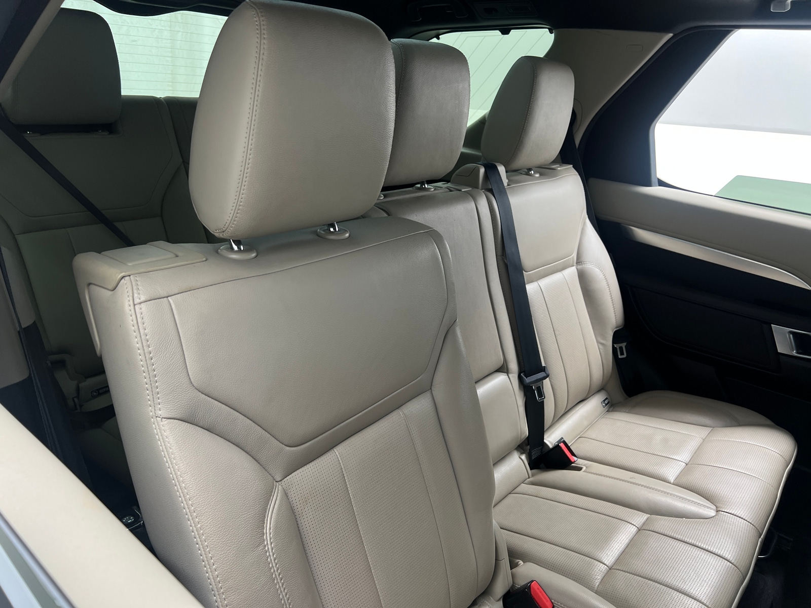 Thumbnail: 2020 Land Rover Discovery - 5