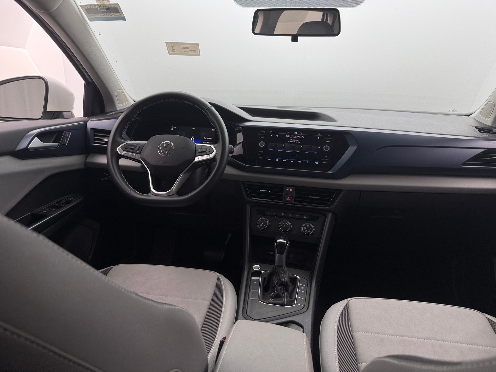 Thumbnail: 2022 Volkswagen Taos - 3