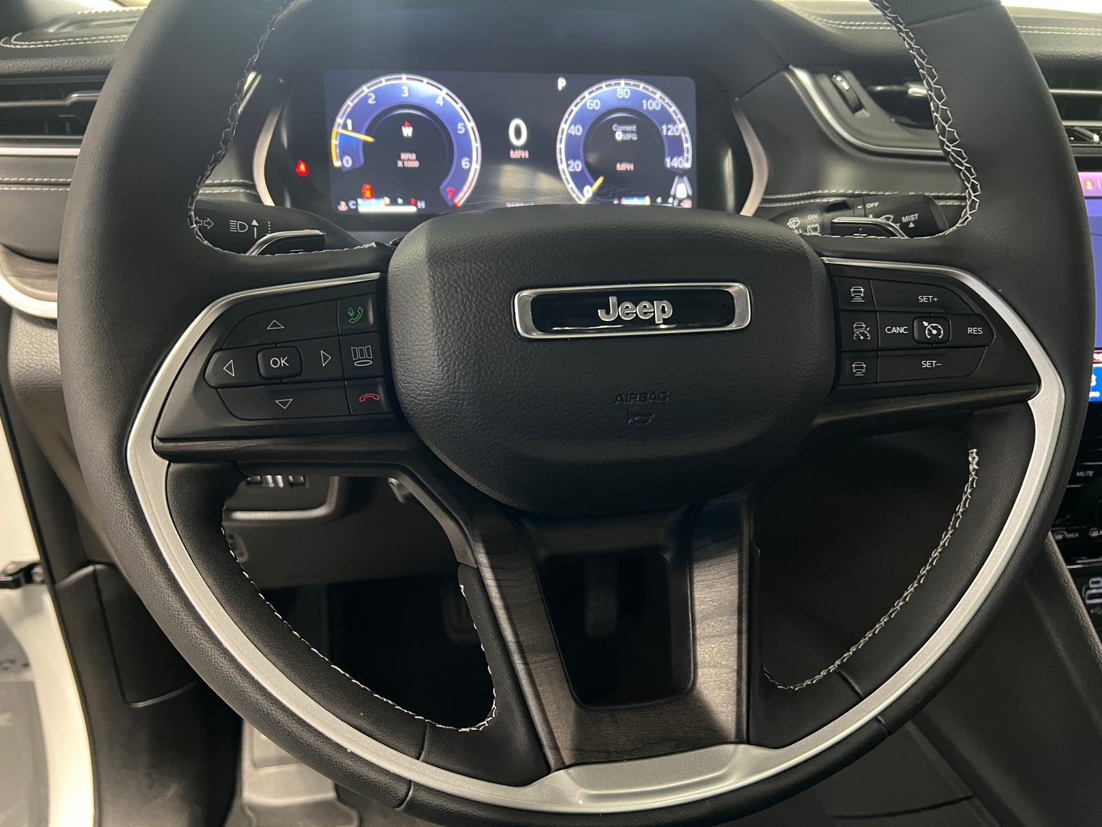 Thumbnail: 2025 Jeep Grand Cherokee - 4