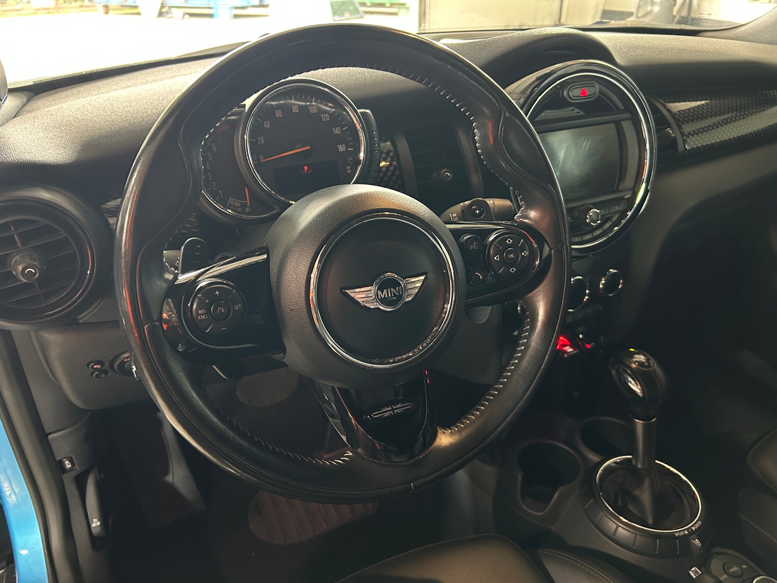 Thumbnail: 2017 MINI Cooper Convertible - 4